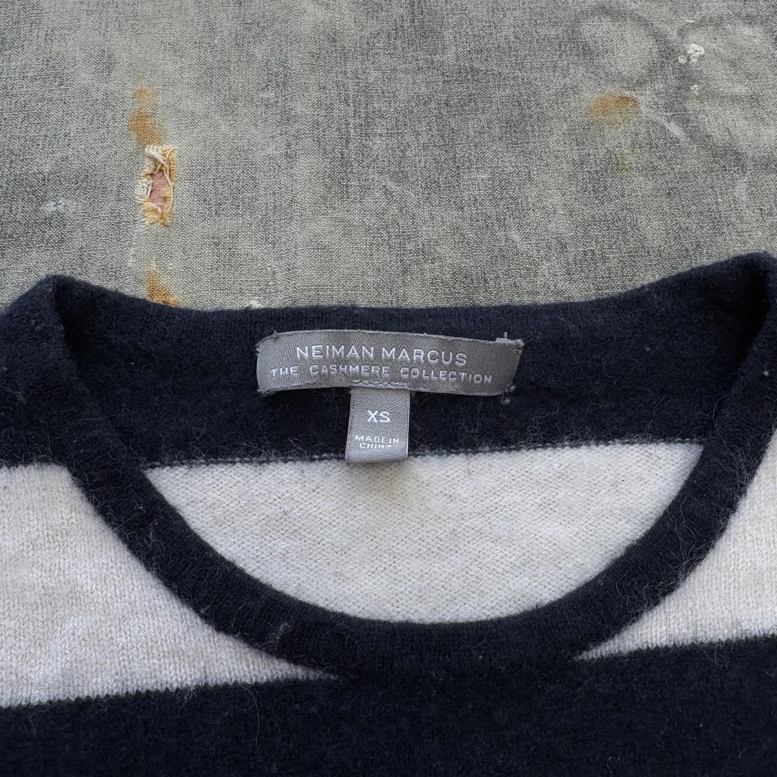 Neiman Marcus Neiman Marcus 100% Cashmere Striped Balloon Sleeve Sweater Size XS / US 0-2 / IT 36-38 - 2 Thumbnail