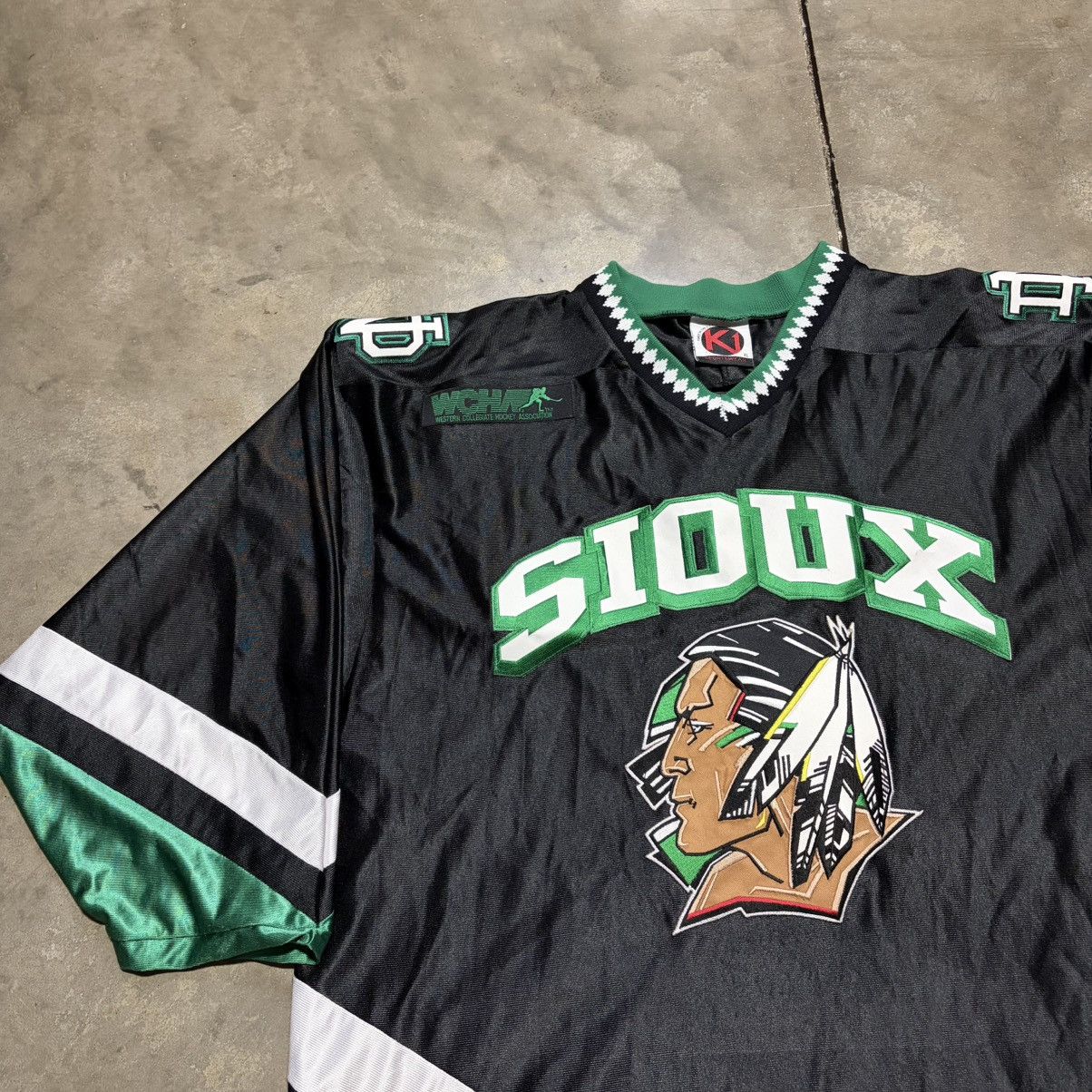 NCAA Vintage North Dakota Fighting Sioux Hockey Jersey Stafford Size US XL / EU 56 / 4 - 3 Thumbnail