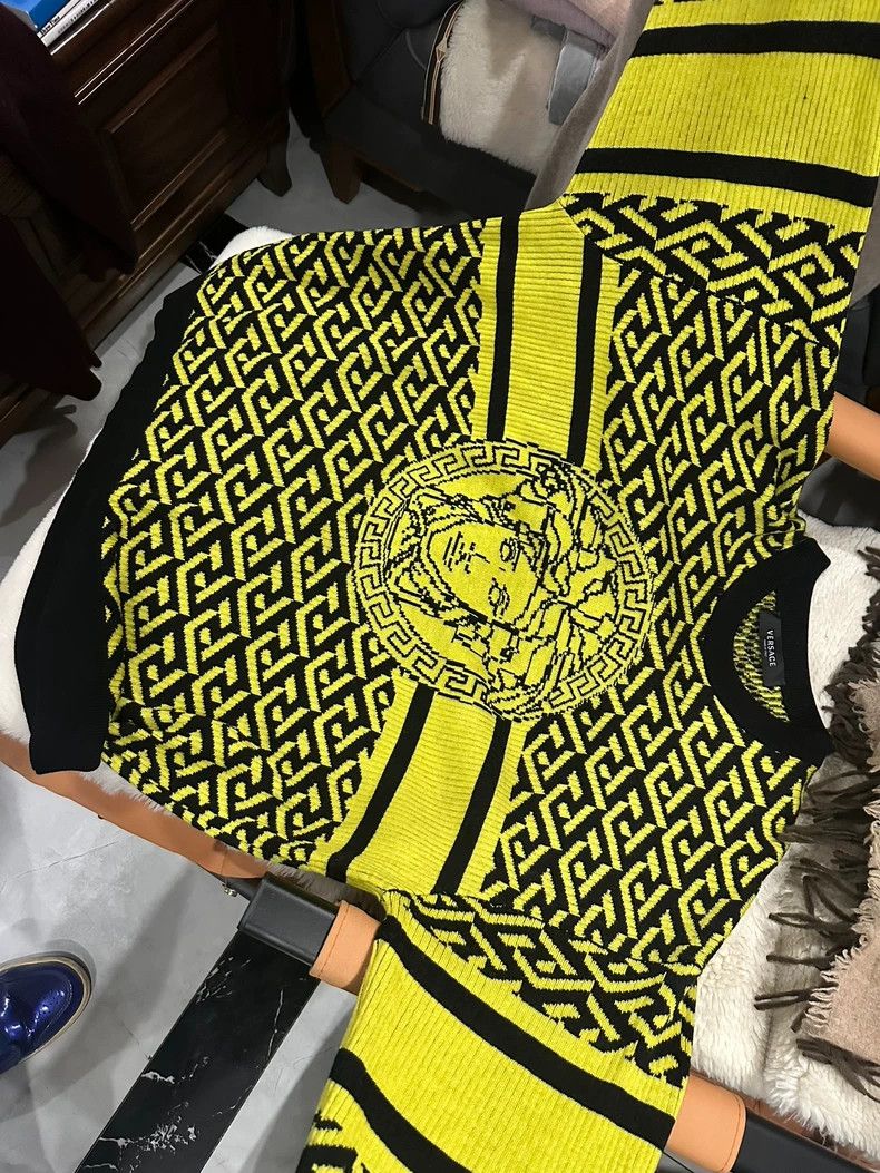 Versace Versace Yellow and black with a classic sweater Size US XL / EU 56 / 4 - 3 Thumbnail
