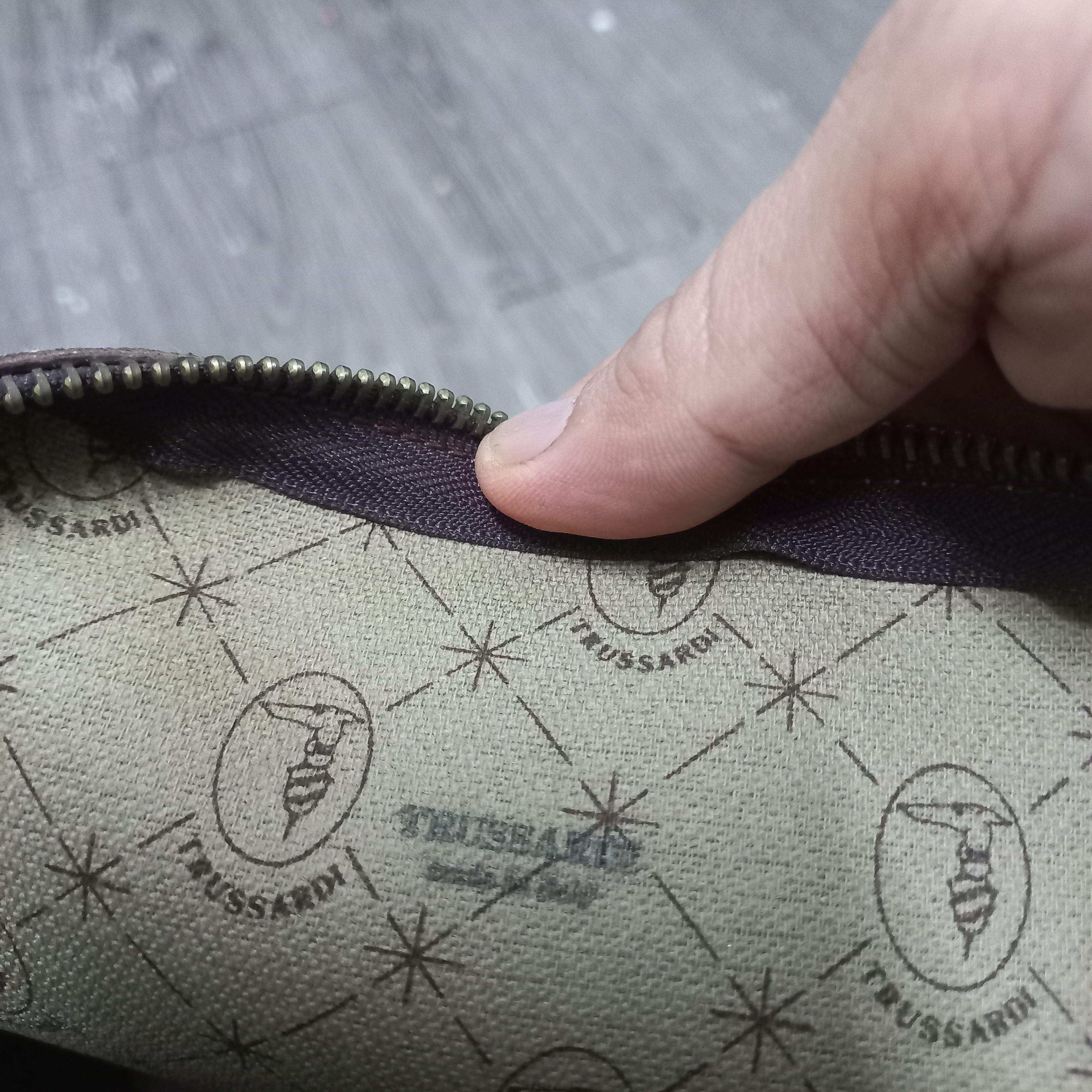 Trussardi × Vintage Vintage trussardi leather clutch bag made in italy Size ONE SIZE - 8 Thumbnail