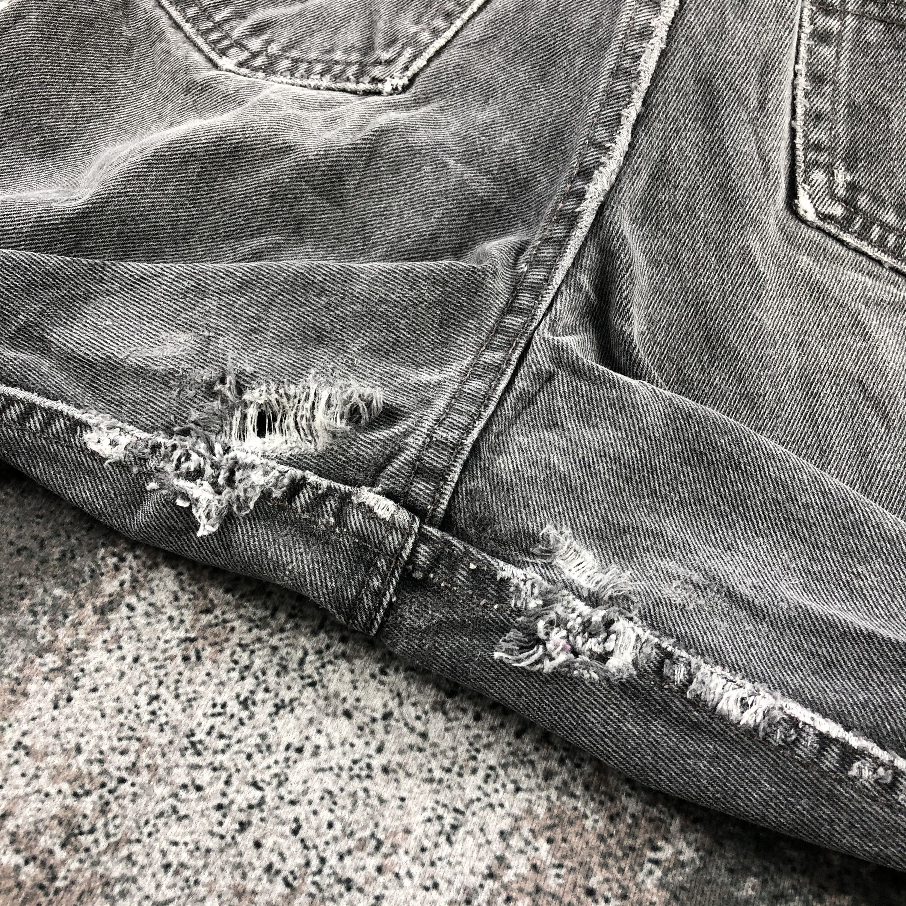 Levi's Vintage Levi's 550 Jeans Distress Faded Black Denim KJ843 Size US 27 - 8 Thumbnail