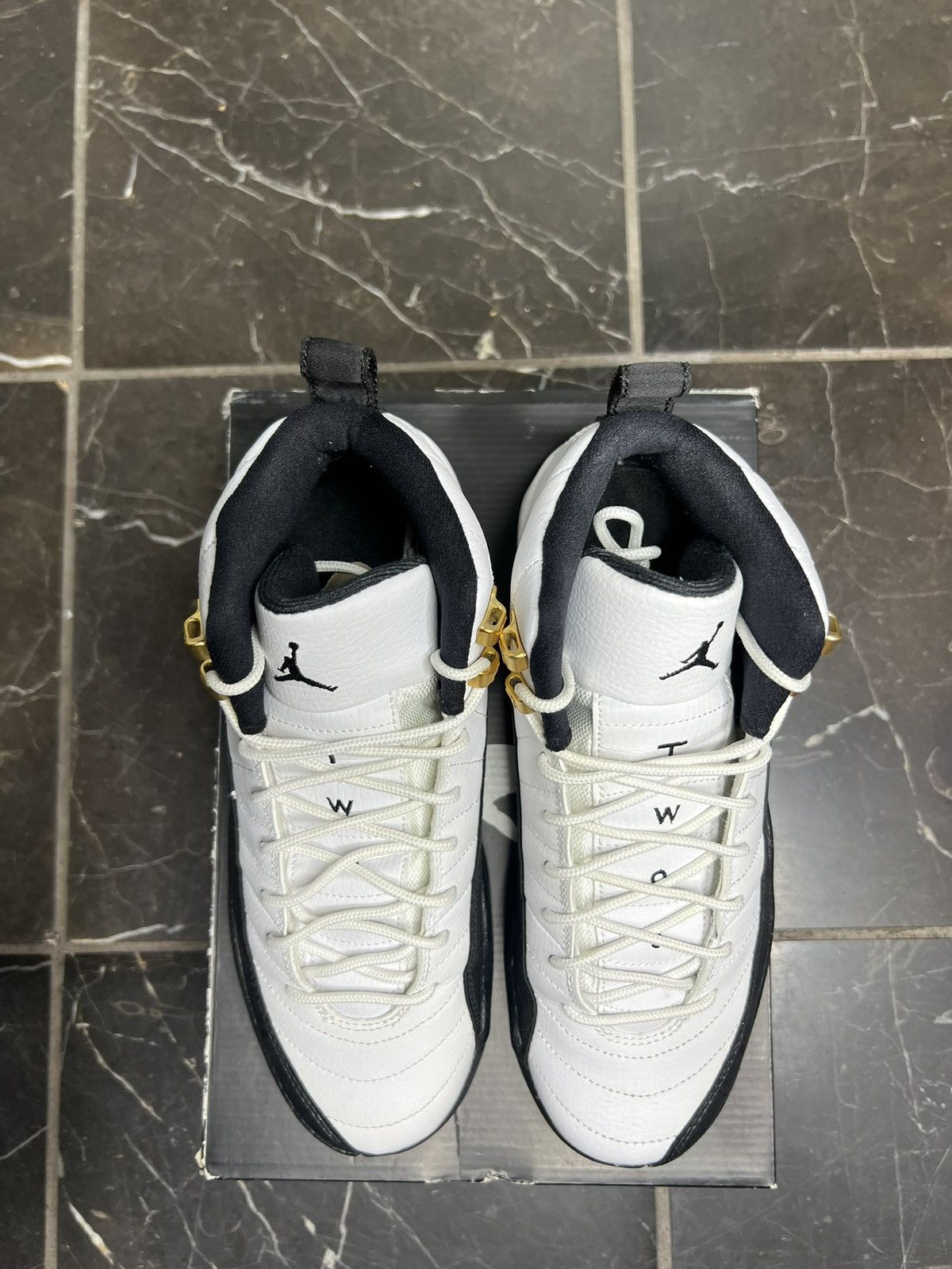 Jordan Brand Jordan Taxi 12s (2013)! GS 7Y! Worn once! Size US 7 / EU 40 - 6 Thumbnail
