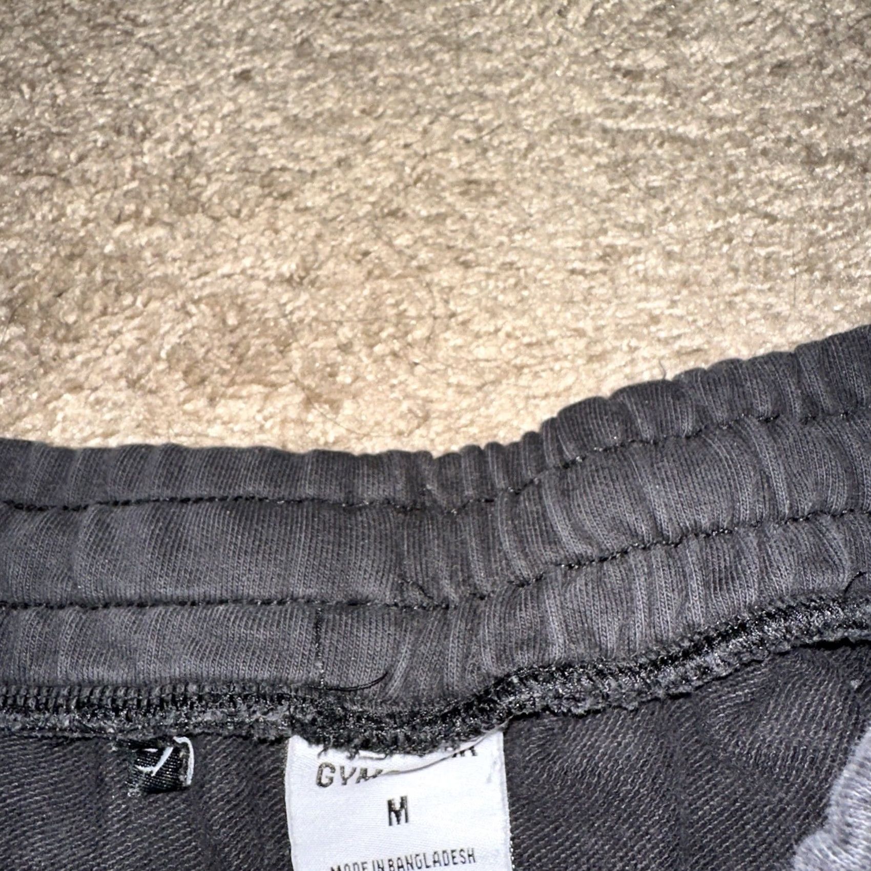 Gymshark Gymshark Sweatpants Mens M Elastic Waist Pockets Tapered Joggers Black Cotton Fleece Gym Sports Athleisure Logo Regular Inseam 27in Tailored Size US 31 - 3 Thumbnail