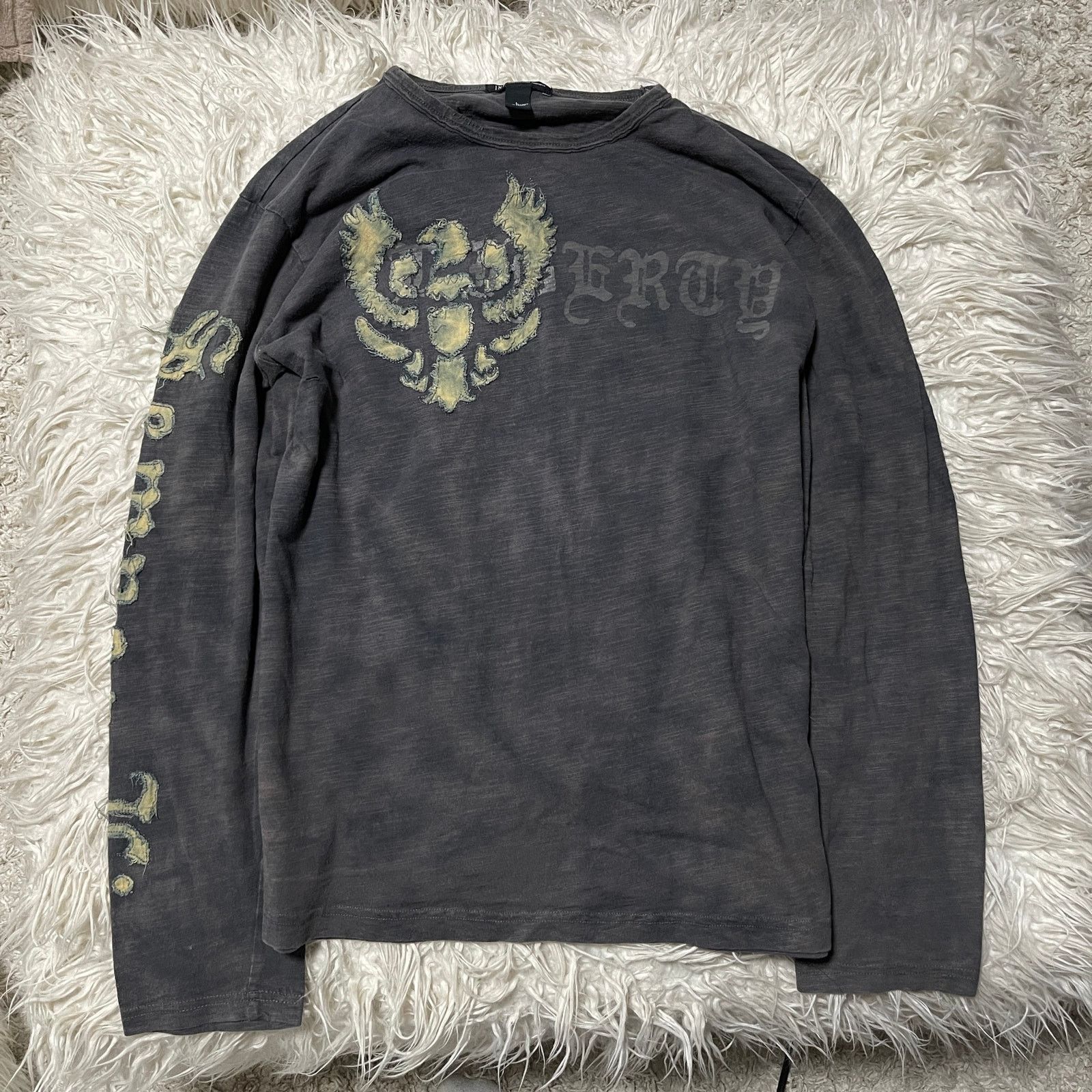 Vintage Faded Patch Graphic Longsleeve Shirt Black Gray
