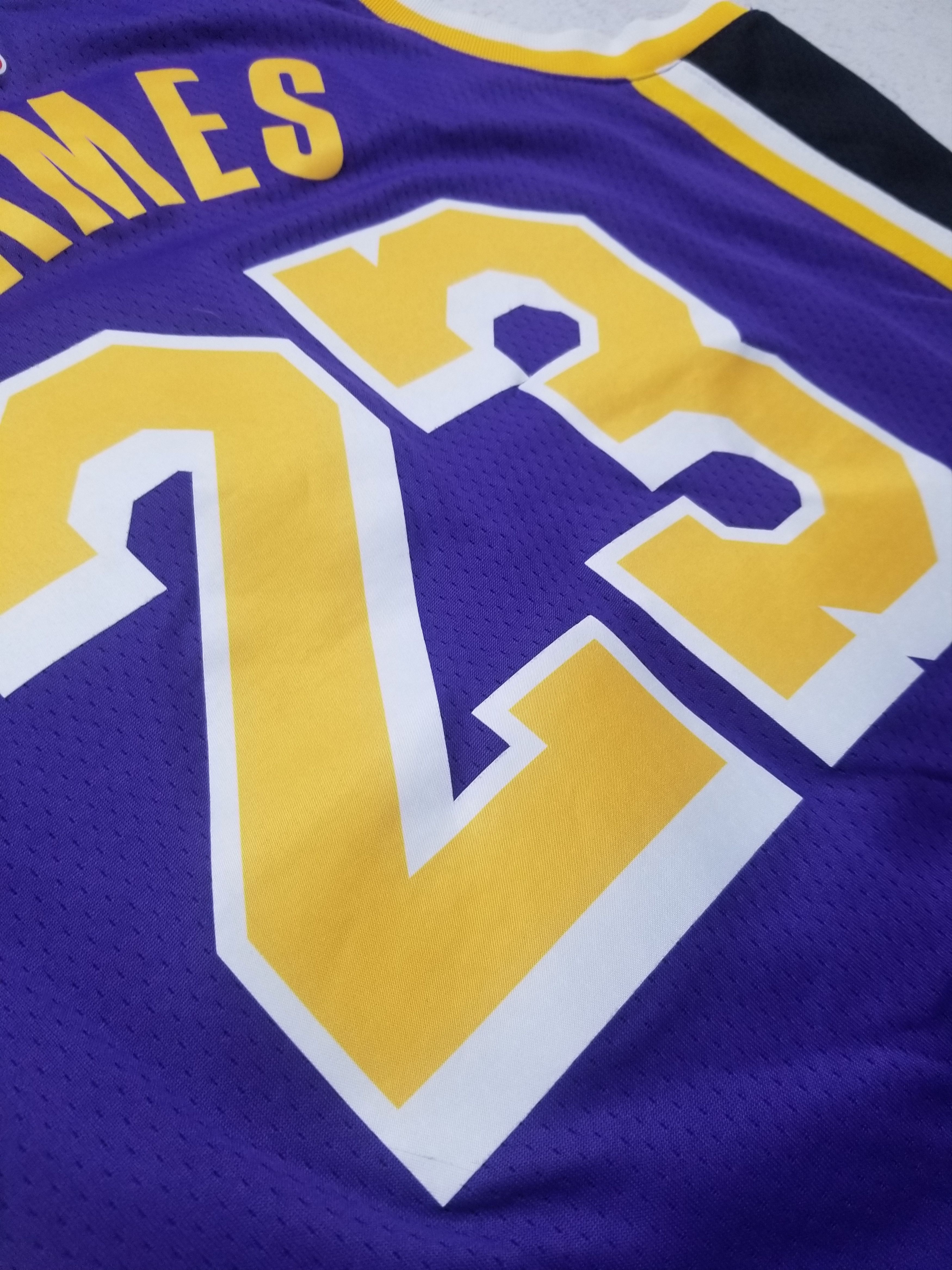 Nike Nike Los Angeles Lakers LeBron James #23 Swingman NBA Jersey Size US M / EU 48-50 / 2 - 5 Thumbnail