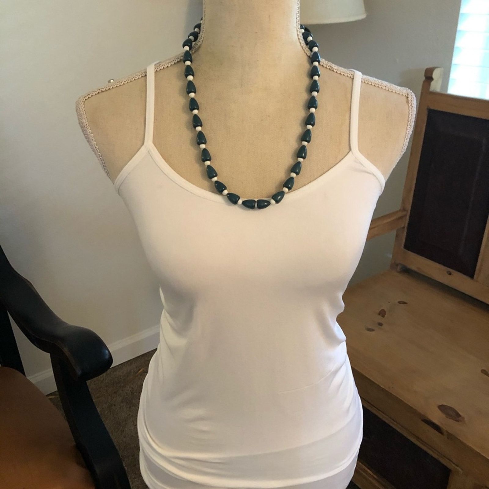 Vintage Vintage 70s green and white plastic bead necklace Size ONE SIZE - 6 Thumbnail