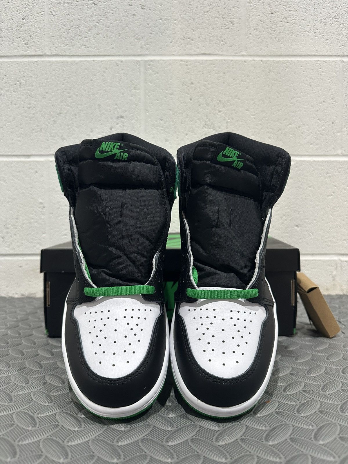 Jordan Brand Jordan 1 Retro OG High Pine Green Size 9 BRAND NEW Size US 9 / EU 42 - 3 Thumbnail