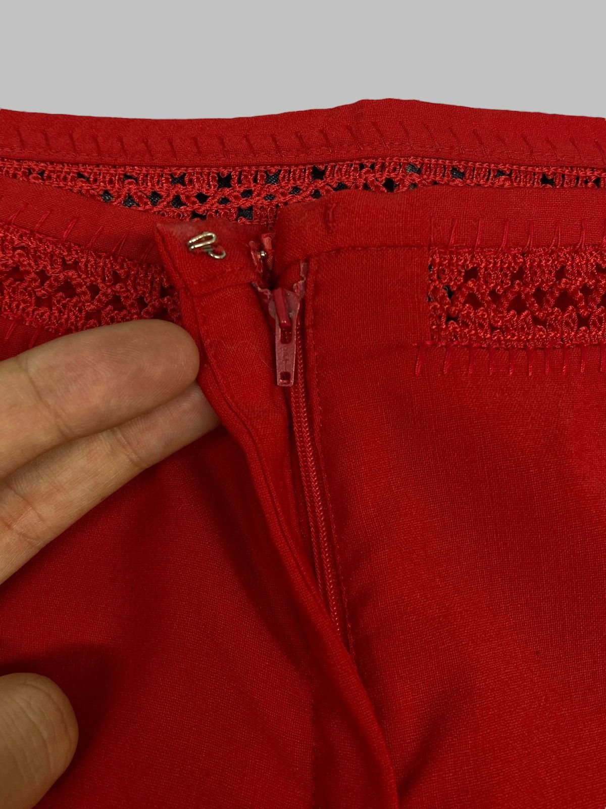 Versace Gianni Versace Vintage 90s Hot Red Classic Pants Size 27" / US 4 / IT 40 - 12 Thumbnail