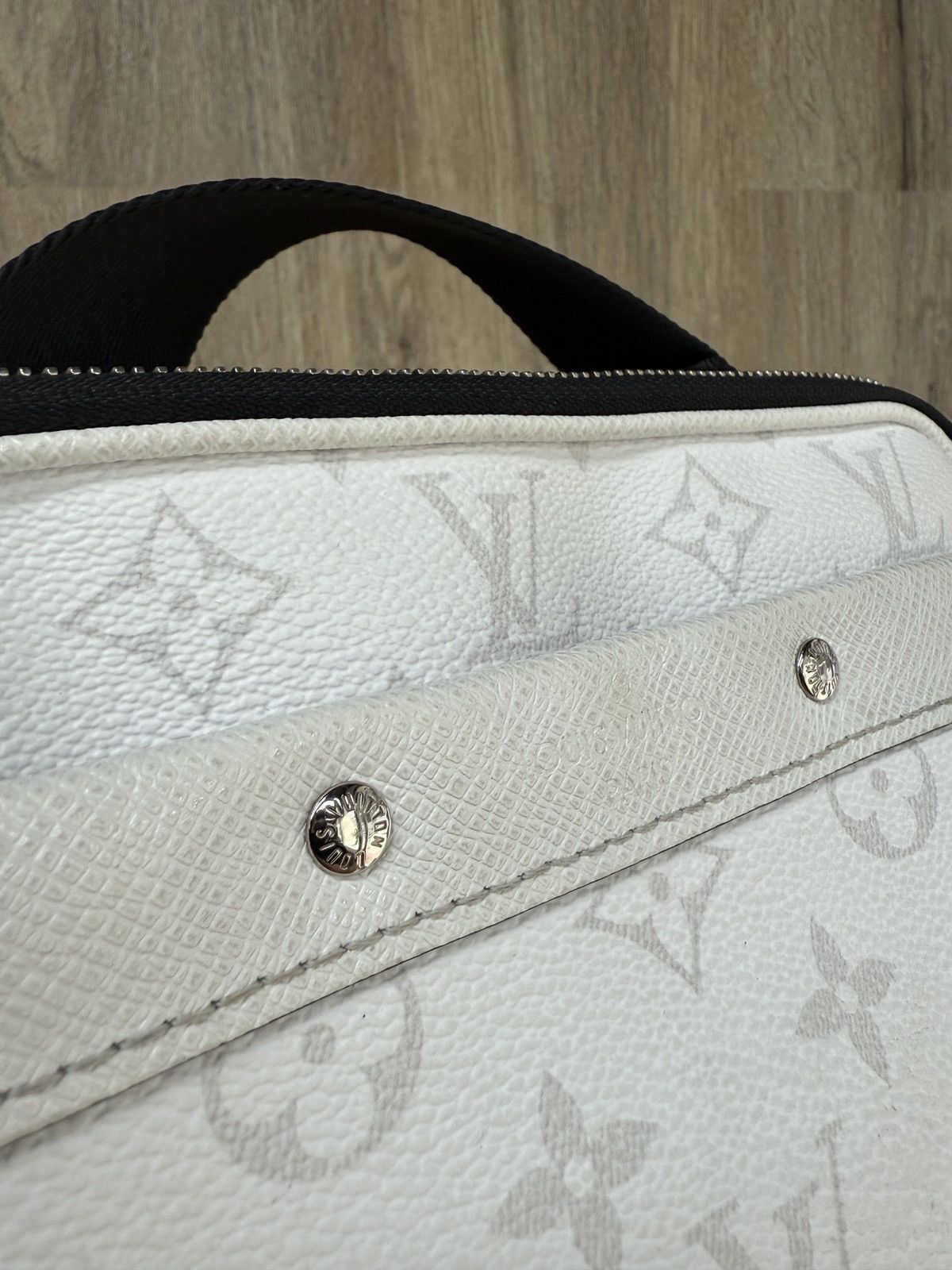Louis Vuitton Louis Vuitton White Monogram Shoulder Bag Size ONE SIZE - 5 Thumbnail
