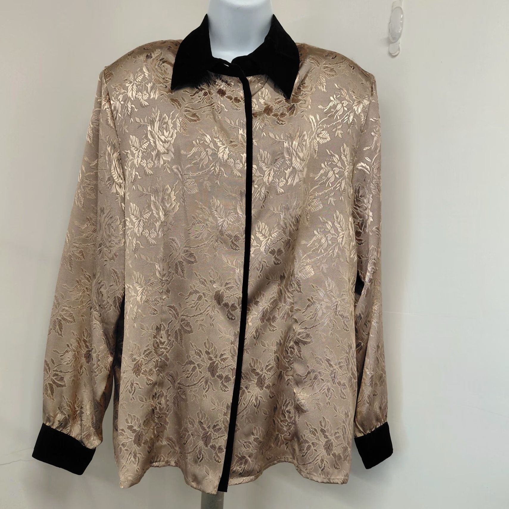 Velvet Susan Hutton Blouse Womens 16W Gold Black Velvet Trim Button Up Long Sleeve Shirt Tailored Embellished 1990s Women’s Size XXL / US 16-18 / IT 52-54 - 2 Thumbnail