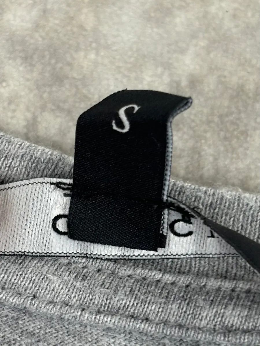 Gucci SS2008 Gucci Grey V-Neck Bird T-Shirt Size S / US 4 / IT 40 - 9 Thumbnail