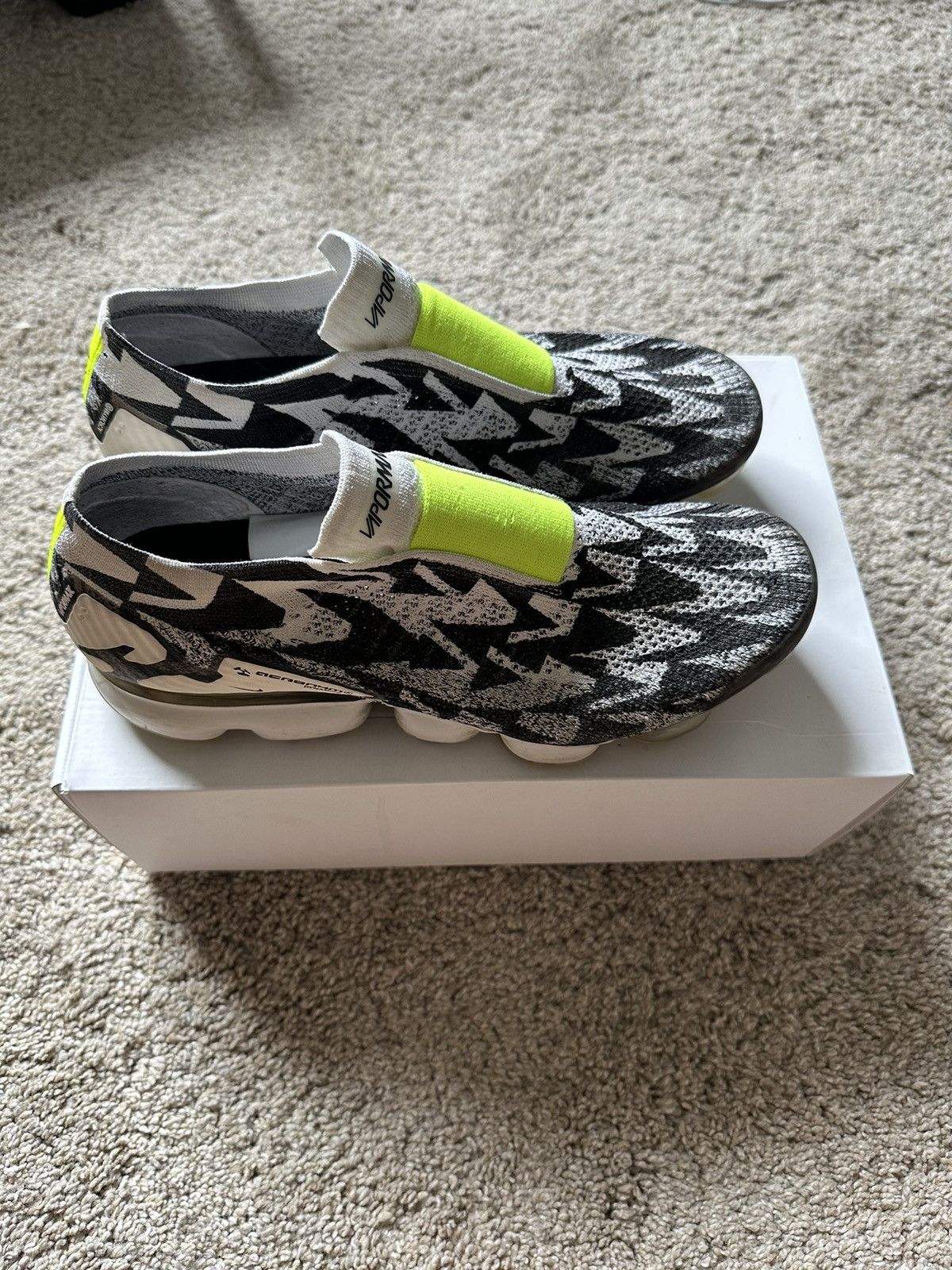 Acronym × Nike Nike Vapormax Moc Acronym Volt/Bone Size US 9.5 / EU 42-43 - 4 Thumbnail