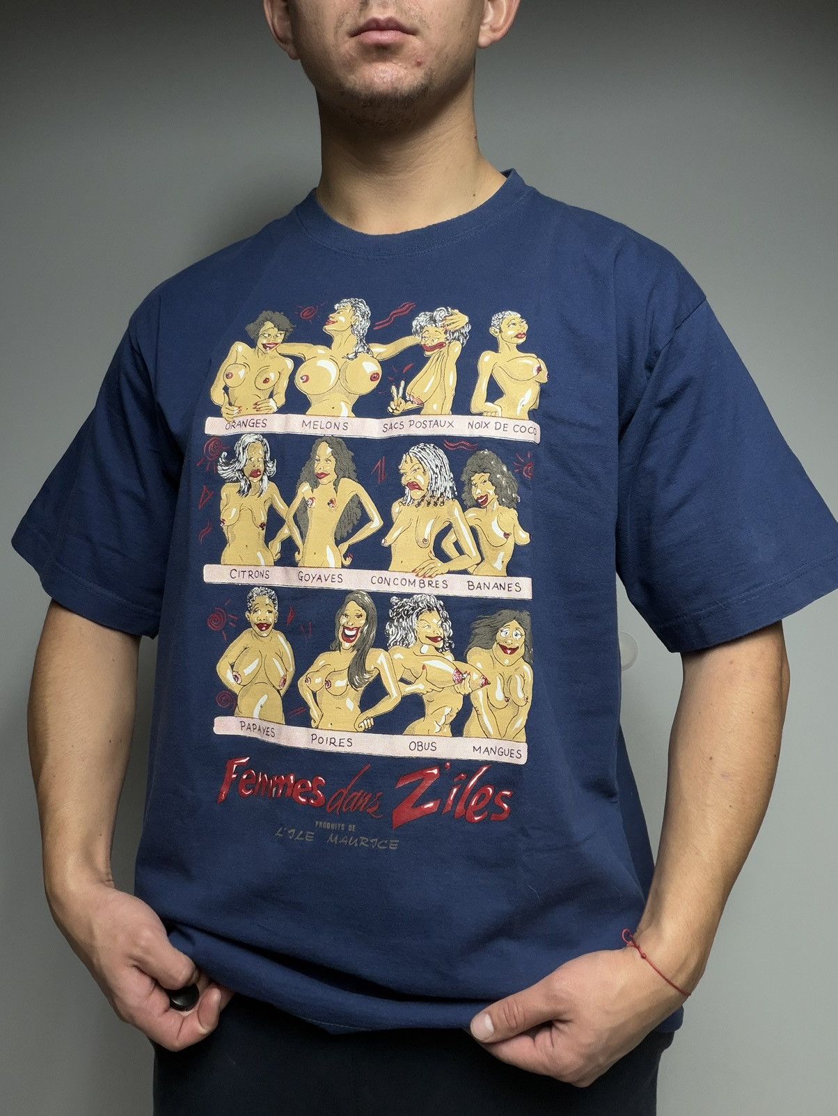 Vintage Vintage 90s "Femmes dans les Zîles T-Shirt Funny Boobs Y2K Size US XL / EU 56 / 4 - 5 Thumbnail