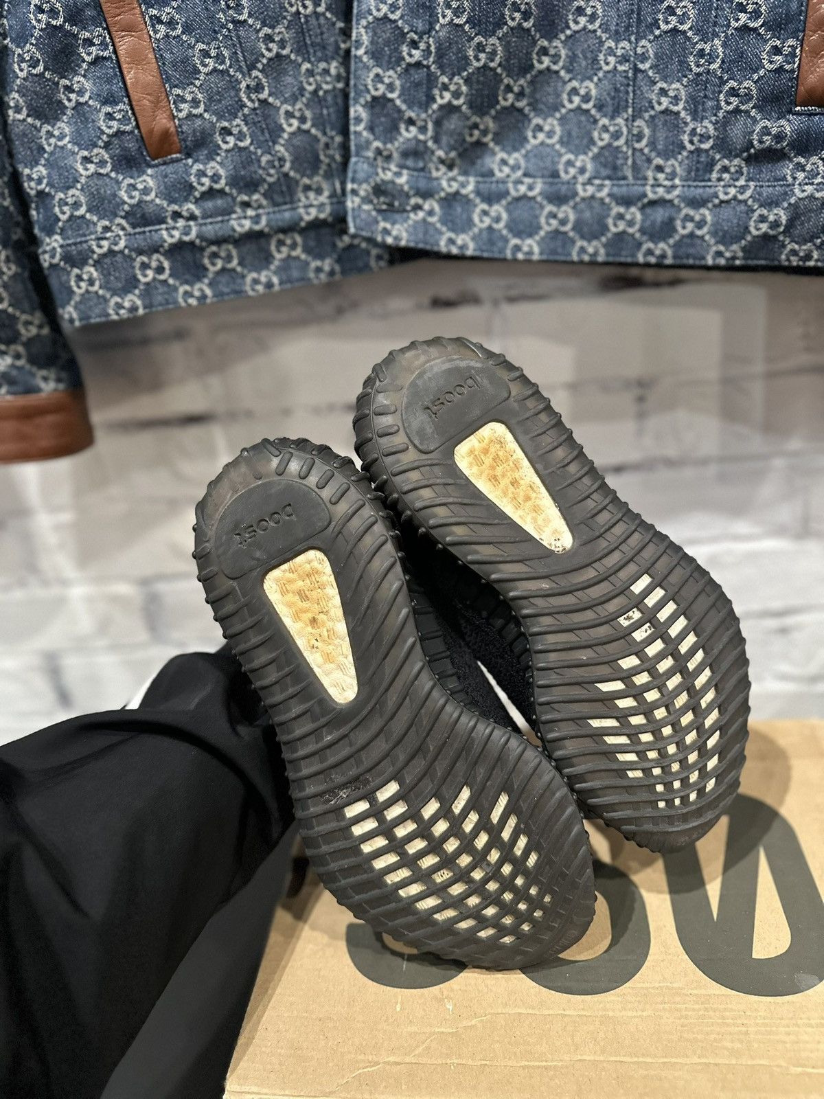 Yeezy Yeezy Boost 350 V2 Bred Clean OG Size 7 Size US 7 / EU 40 - 3 Thumbnail