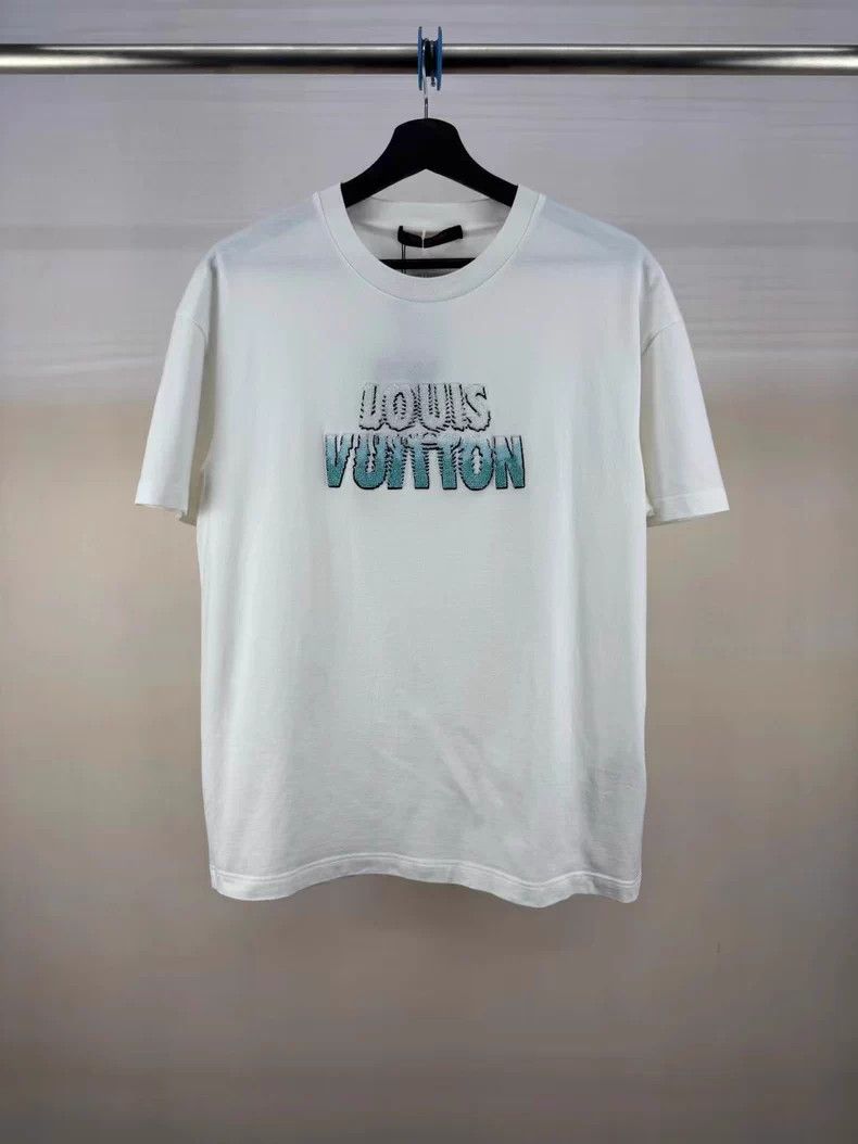 Louis Vuitton LOUIS VUITTON White beaded short sleeves 2504-Nextarrow Size US S / EU 44-46 / 1 - 1 Thumbnail