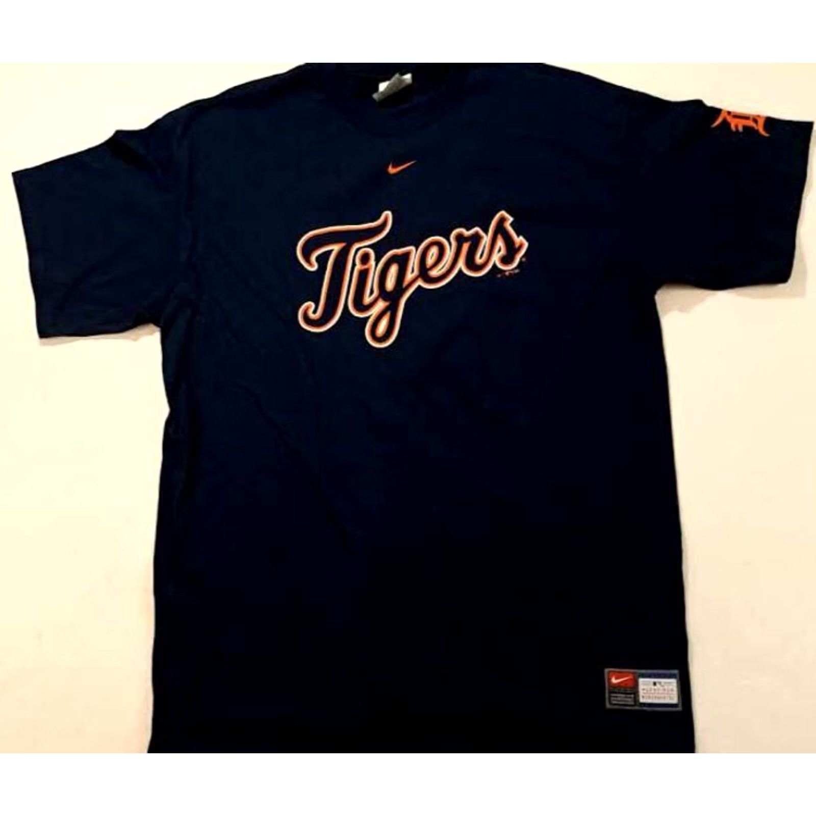 Nike Nike T-Shirt Detroit Tigers Baseball Blue XL Men's Short Sleeve EUC Center Swoosh 2004 Sports Baseball Reg Fit US 32in Long 24in Pit to Pit Size US XL / EU 56 / 4 - 2 Thumbnail