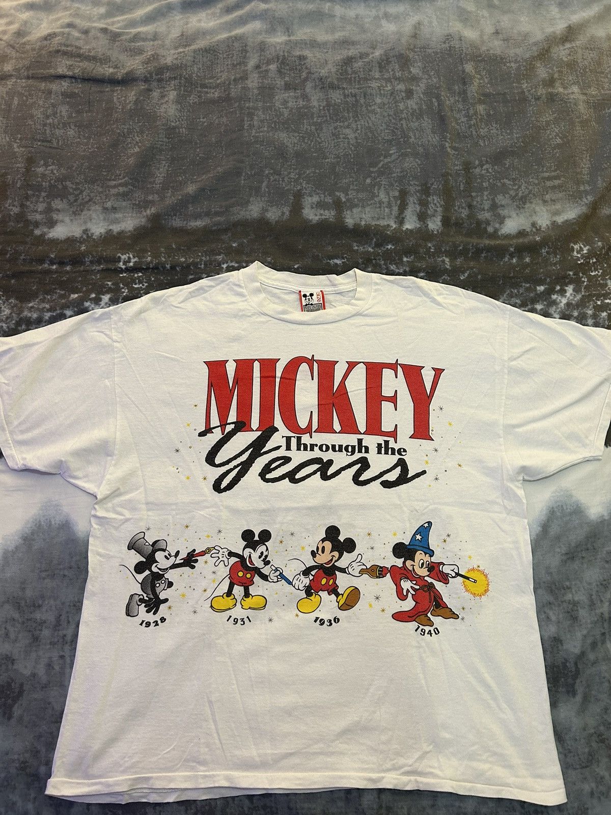 Disney Vintage Mickey Through The Years 90s XL T-shirt Size US XL / EU 56 / 4 - 1 Thumbnail