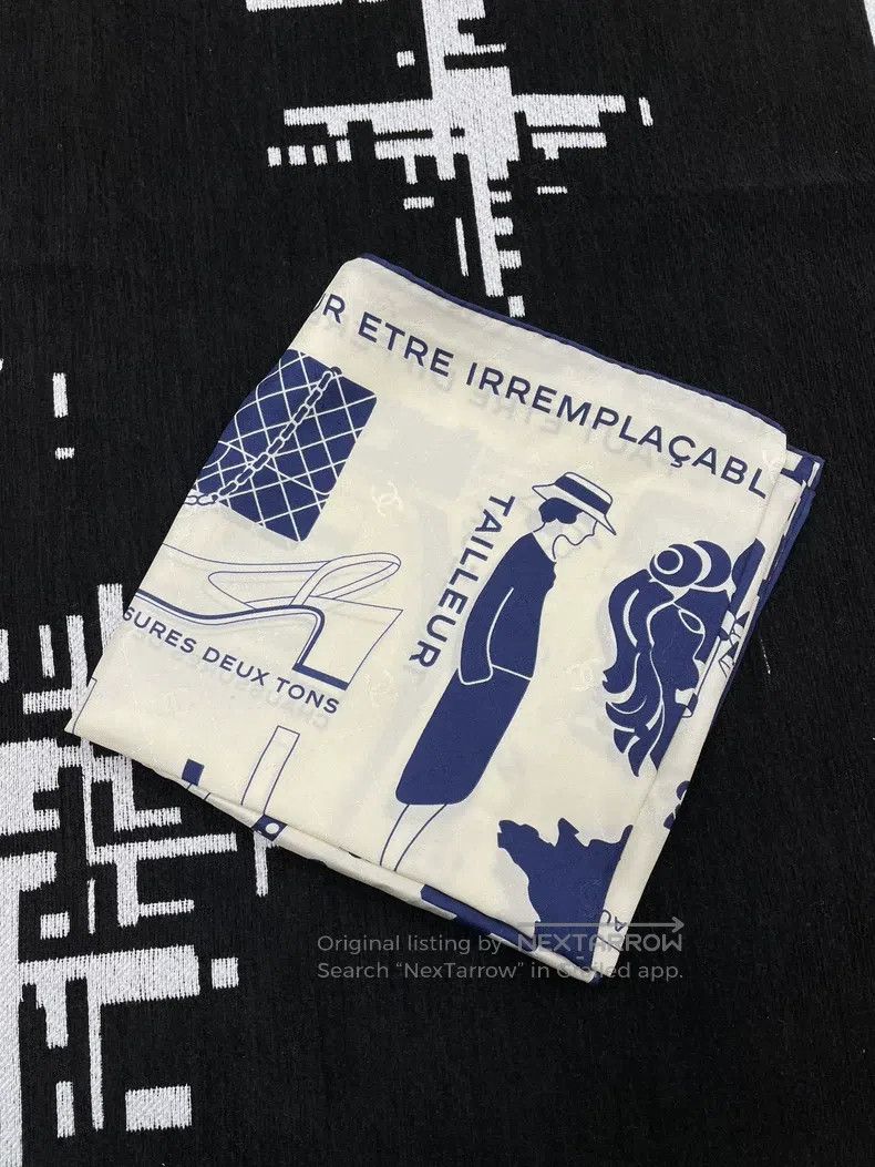 Chanel Chanel Blue printed silk scarf Size ONE SIZE - 4 Thumbnail
