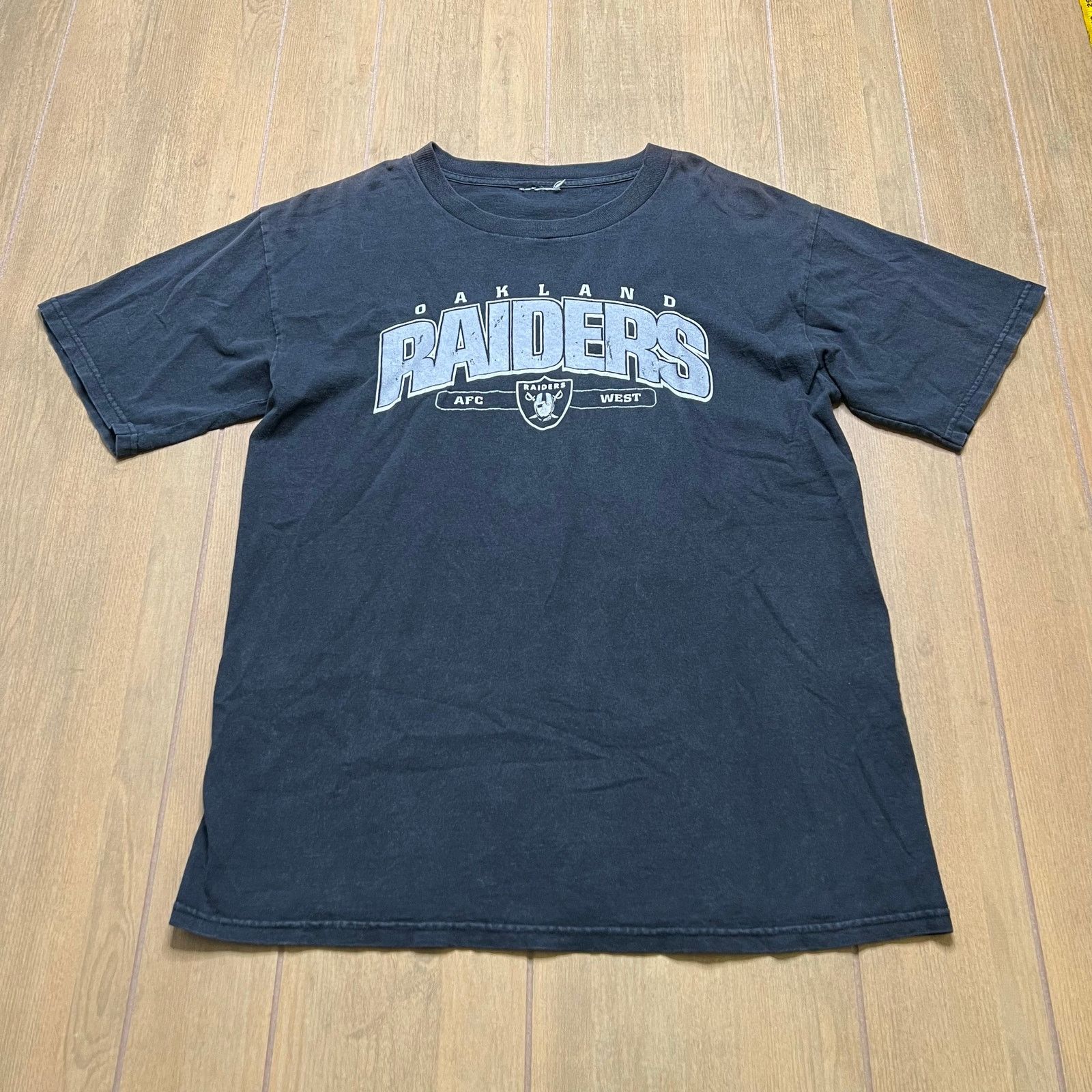 Vintage Y2K Oakland Raiders NFL 2000s T-shirt Mens Size M/L loose Size US L / EU 52-54 / 3 - 2 Thumbnail