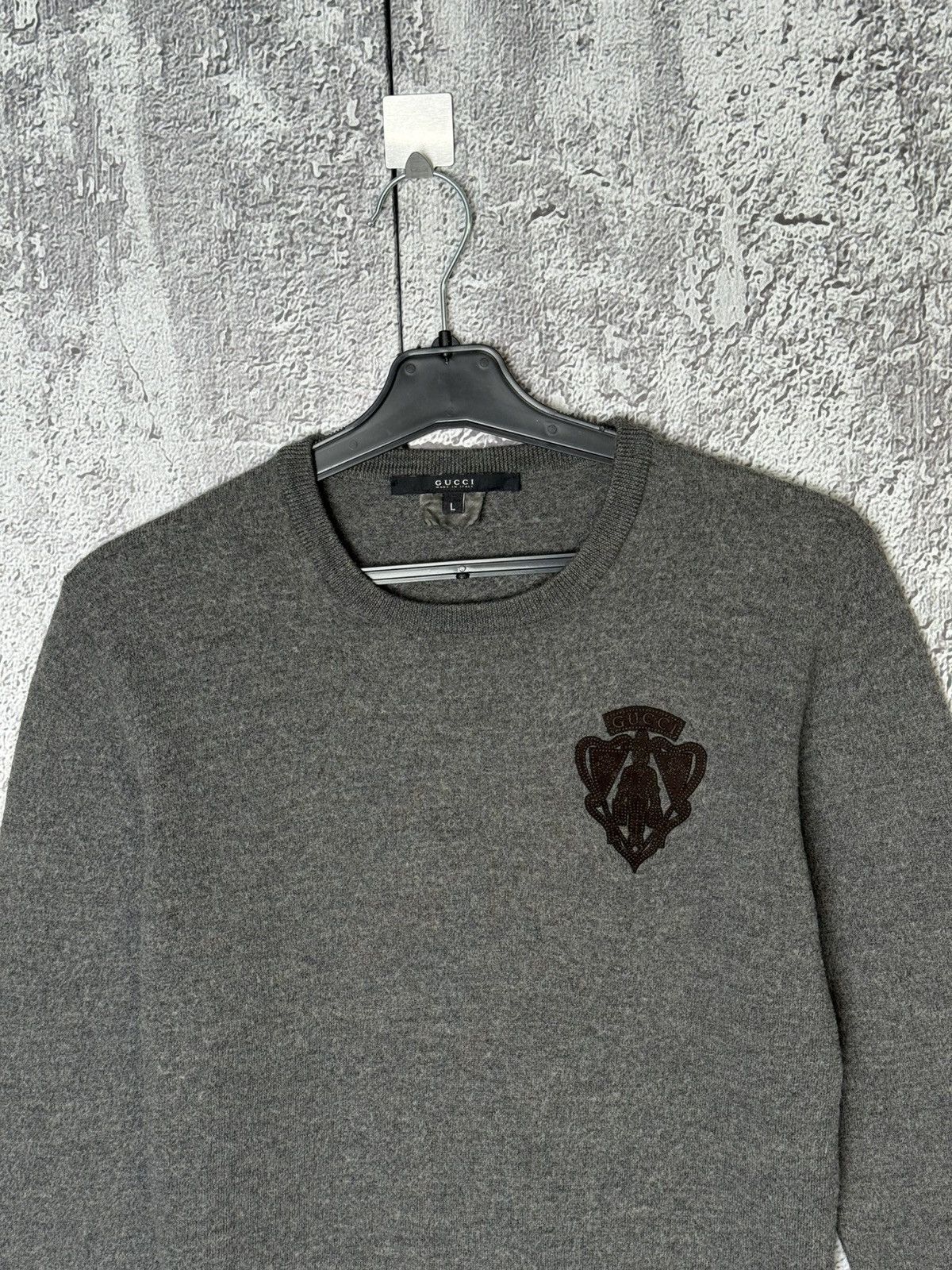 Gucci Gucci by Tom Ford 00s Grey Wool Crewneck Sweater Logo Patch Size M / US 6-8 / IT 42-44 - 2 Thumbnail