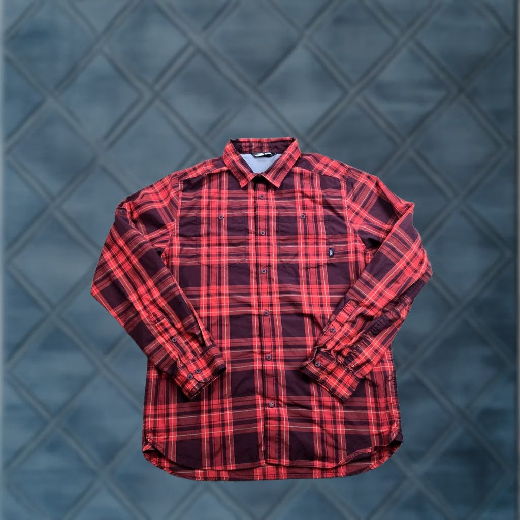 The North Face The North Face Shirt Mens Large Red Plaid Long Sleeve Button Up Roll Sleeve Size US L / EU 52-54 / 3 - 1 Thumbnail
