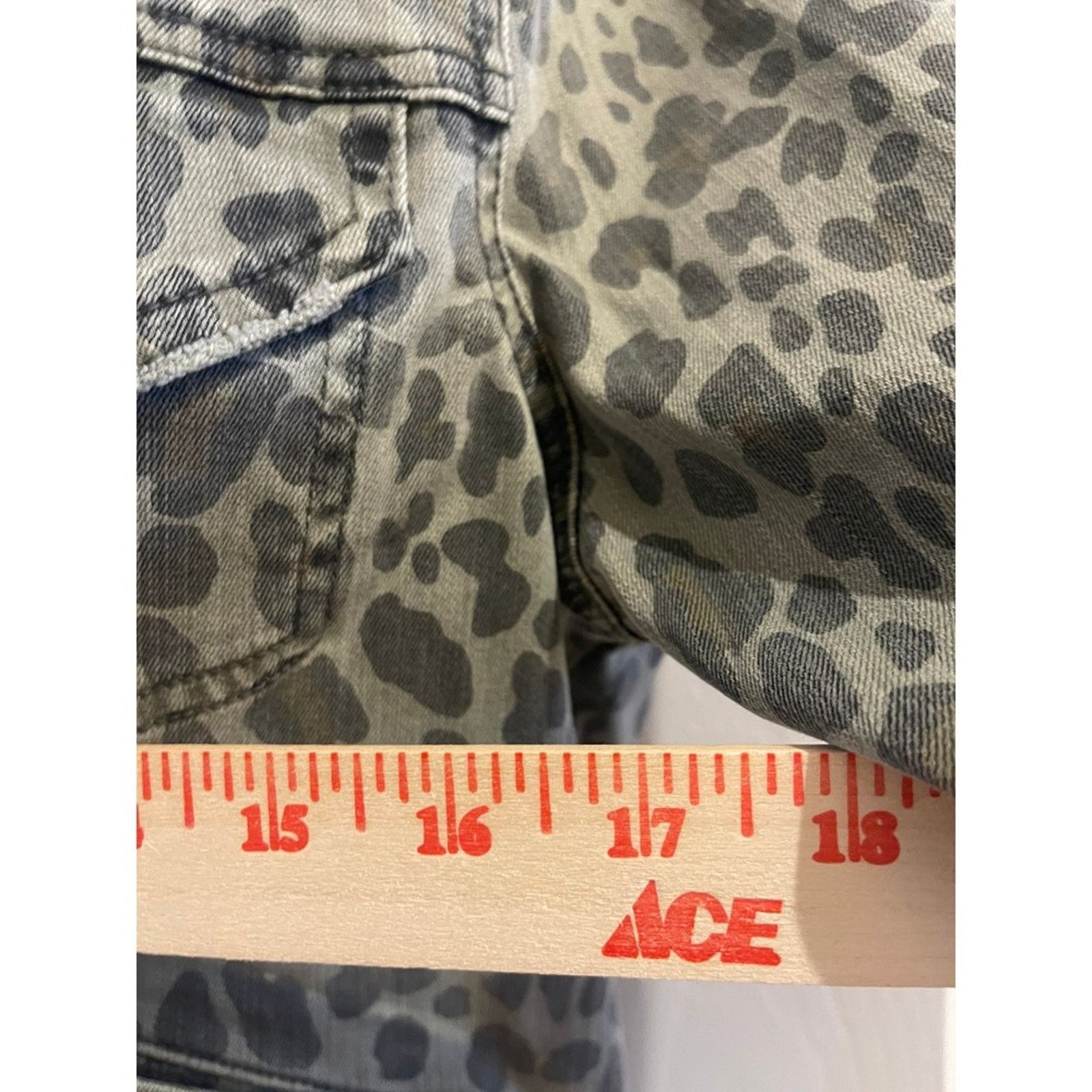 Lulus Lulus Olive Green Leopard Print Cropped Denim Jacket Trucker Size S / US 4 / IT 40 - 7 Thumbnail