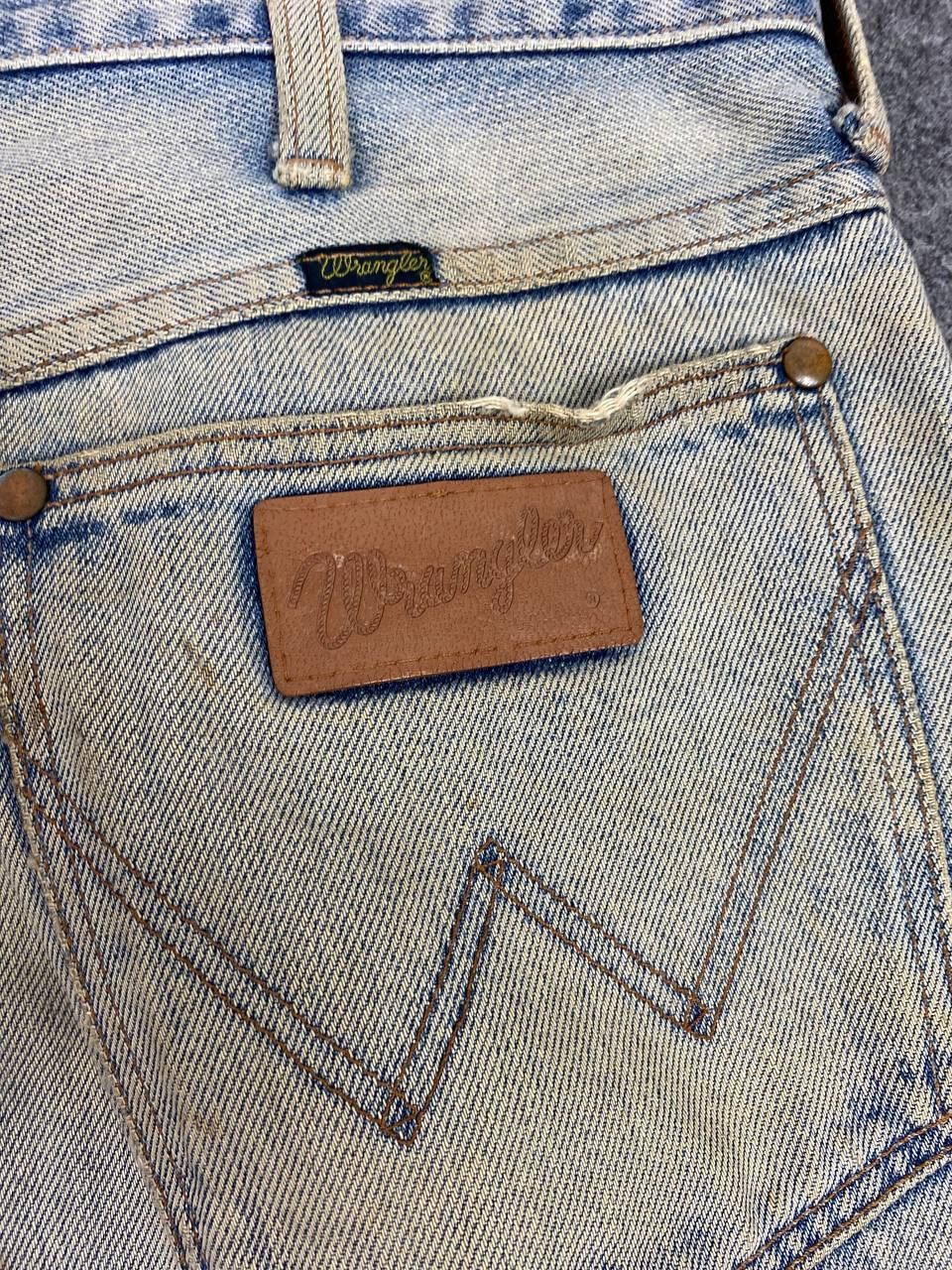 Wrangler vintage wrangler lightwash distressed denim Size US 34 / EU 50 - 4 Thumbnail