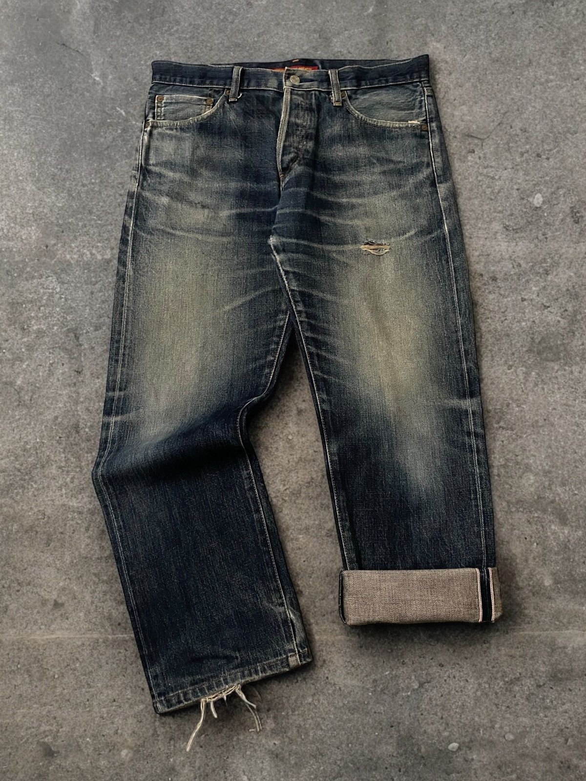 image of Avant Garde x Uniqlo Men Japan Jeans Rusty Dark Wash Selvedge Denim S-002 in Black (Size 36)