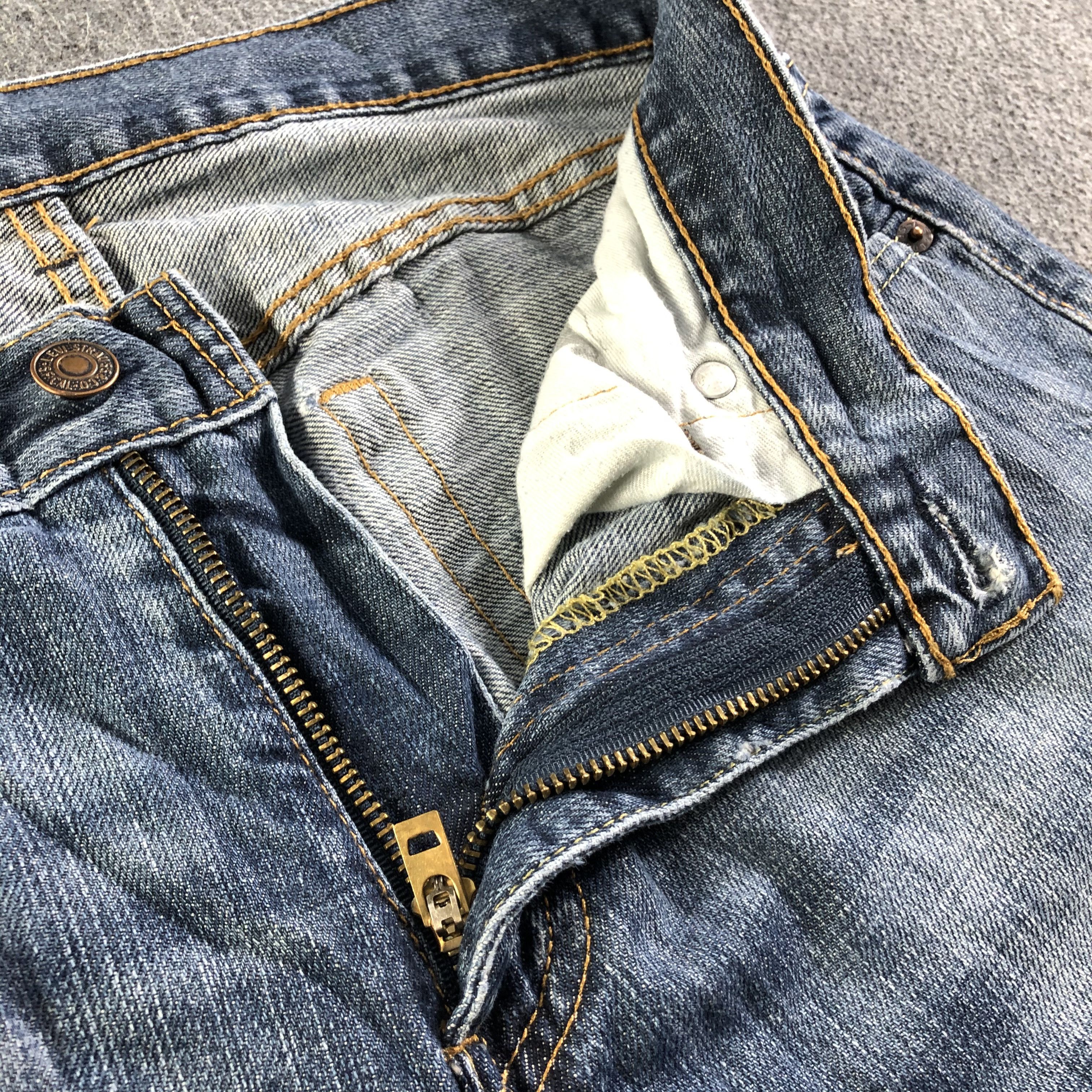 Levi's Vintage Blue Wash Levis 559 Jeans-J4522 Size US 31 - 9 Thumbnail