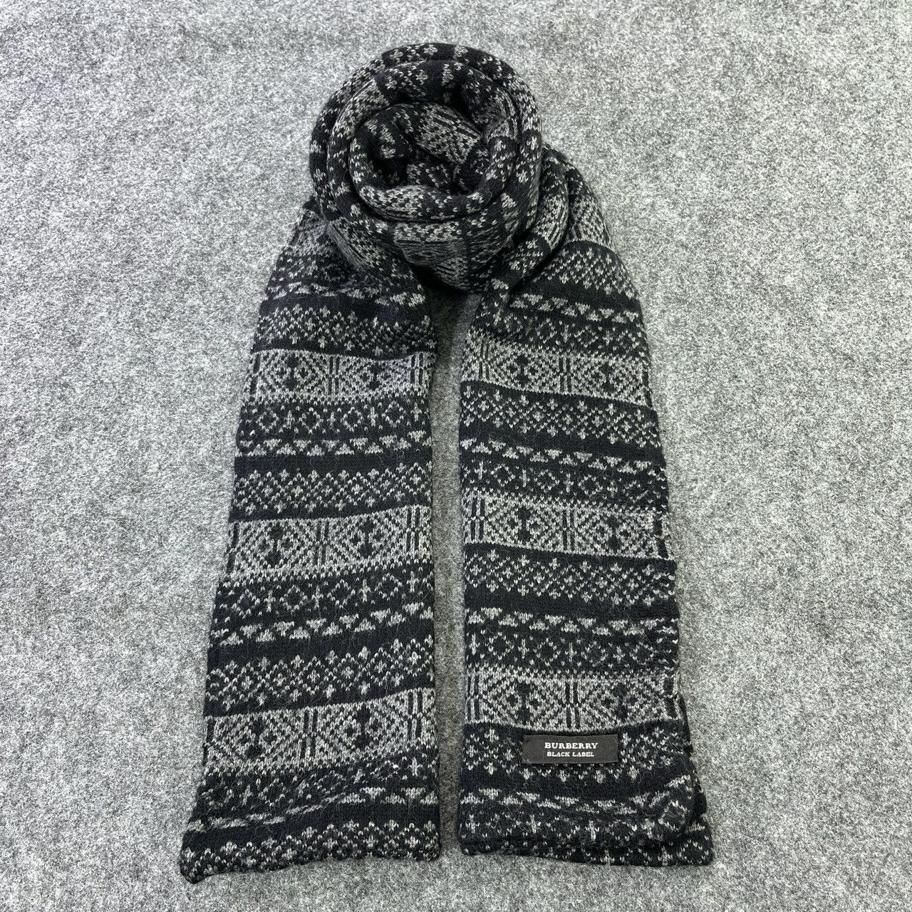 Burberry Scarf / Muffler / Neckwear T723