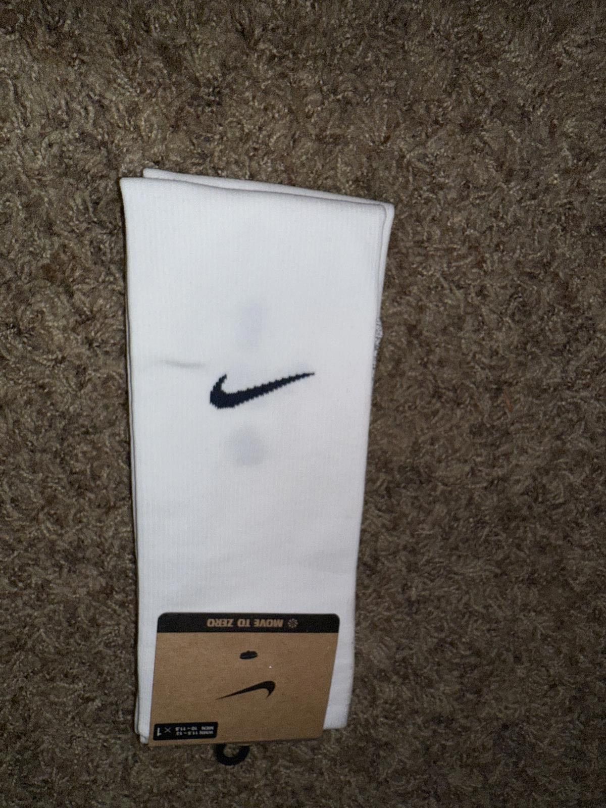 Nike Nike Men’s USA 2025-26 Home Vapor Strike Knee-High Socks Sample Size ONE SIZE - 3 Thumbnail