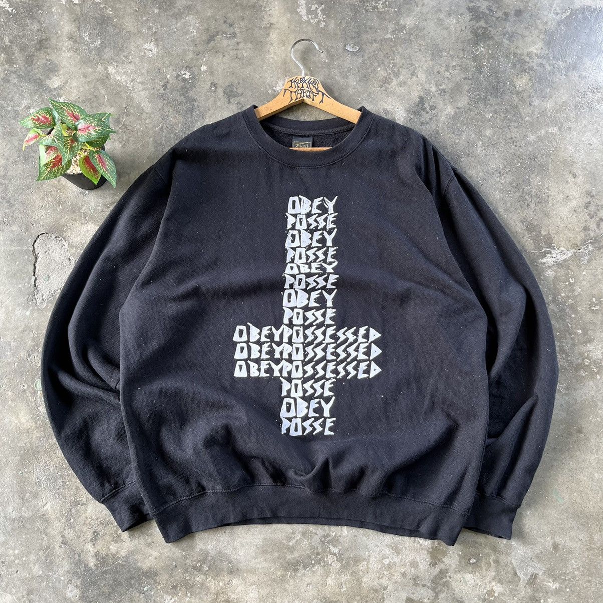 Obey × Vintage ⚡️Obey Possessed Plus Logo Many Spell Out Sweetshirts Size US L / EU 52-54 / 3 - 2 Thumbnail