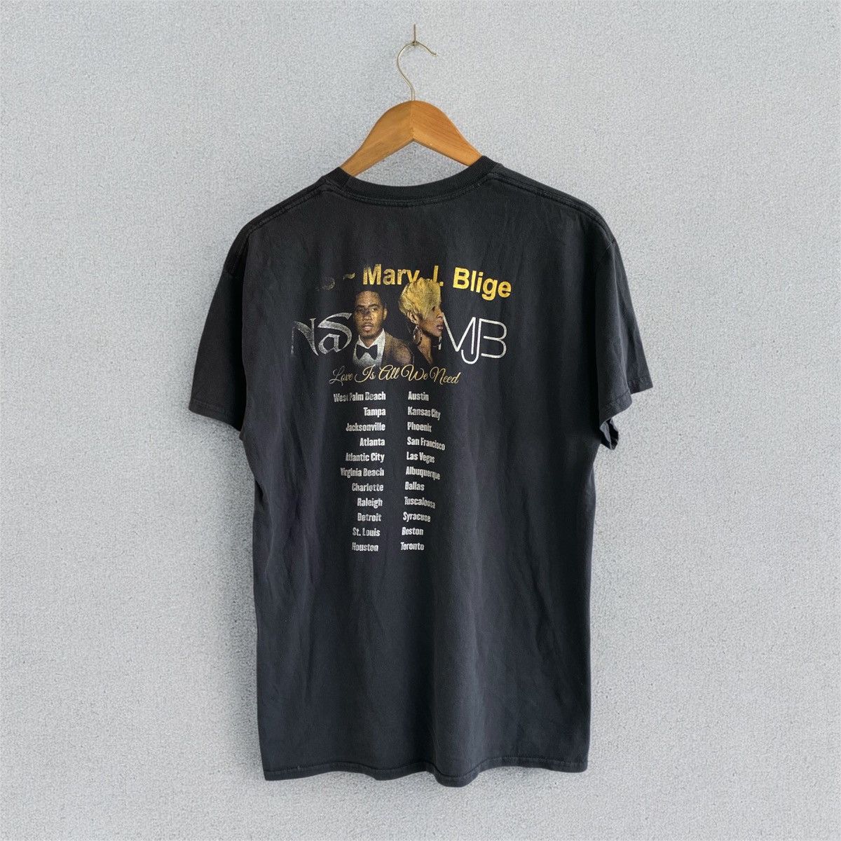 Gildan Mary J. Blige Love is all we need Tour w Nas Rap Tee 2019 Size US L / EU 52-54 / 3 - 5 Thumbnail