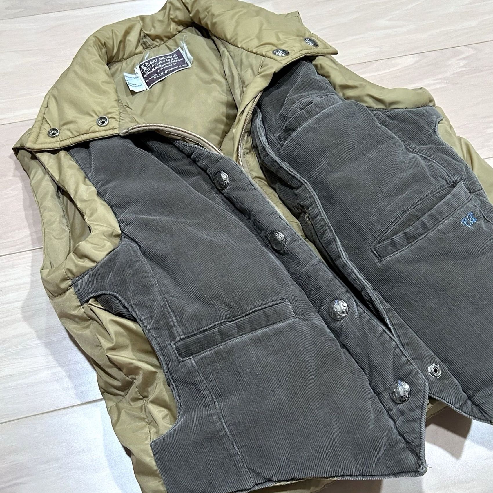 Vintage VINTAGE Ski Daddle Puffer Down Corduroy Vest Men’s M Beige Zip Pockets Solid 90s Skiing Casual Coat/Jacket Short Summer? Size US M / EU 48-50 / 2 - 2 Thumbnail