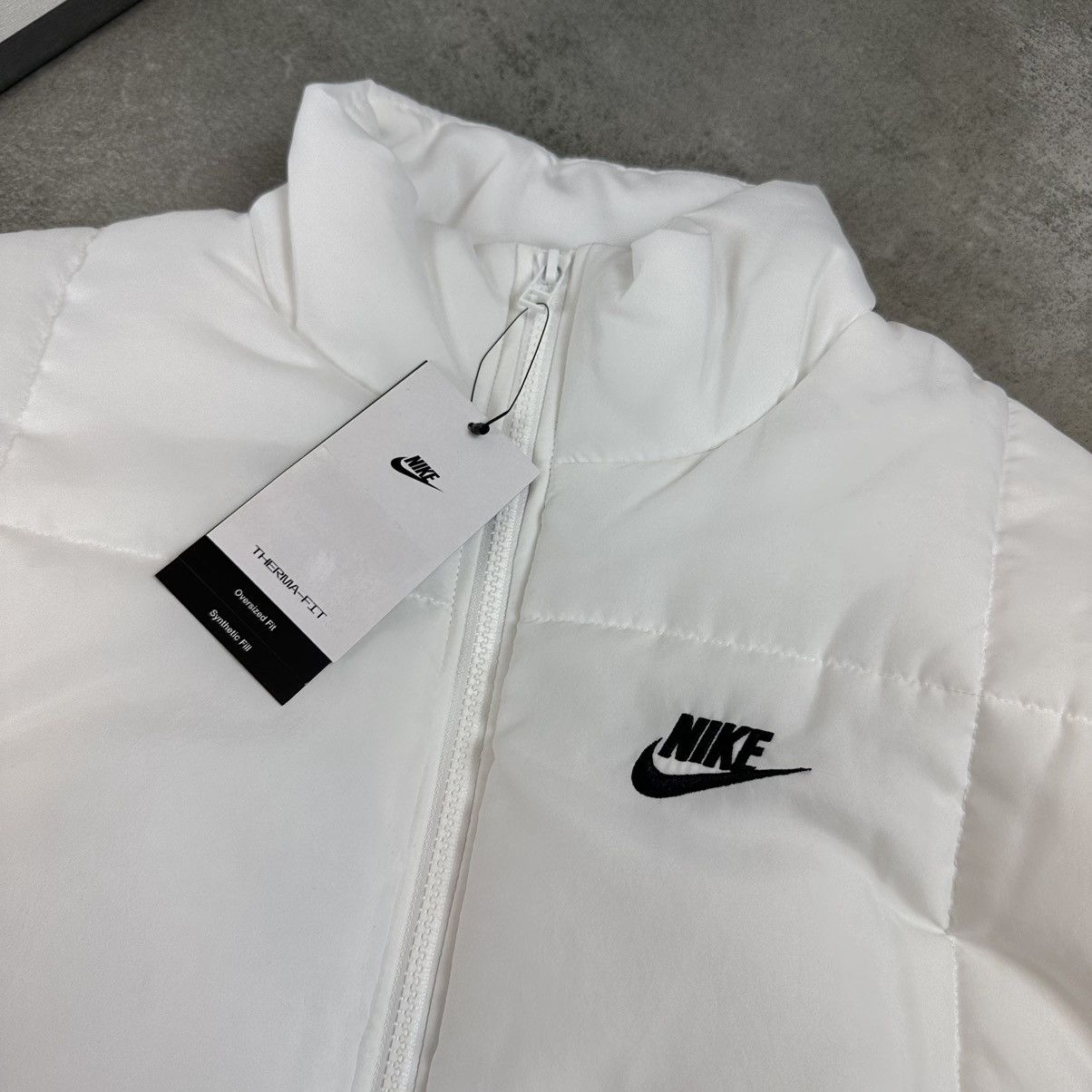 Nike Nike puffer vest swoosh M white streetwear Size US M / EU 48-50 / 2 - 2 Thumbnail