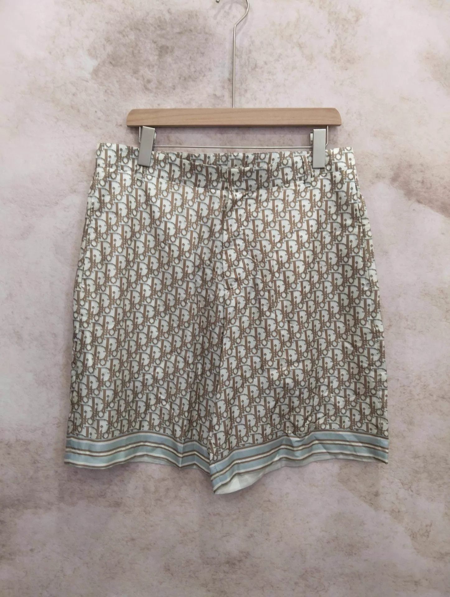 Dior DIOR Logo Print Oversized Casual Shorts 48 99 New Size US 32 / EU 48 - 1 Thumbnail
