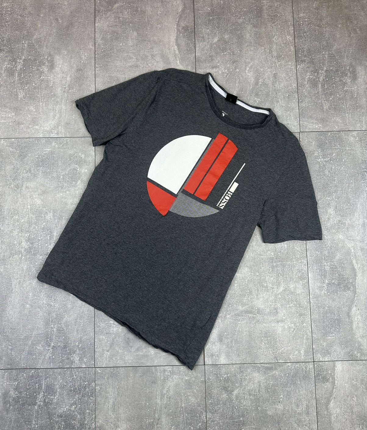 Hugo Boss Hugo Boss Luxury Overprint Logo Tee Size US L / EU 52-54 / 3 - 1 Thumbnail