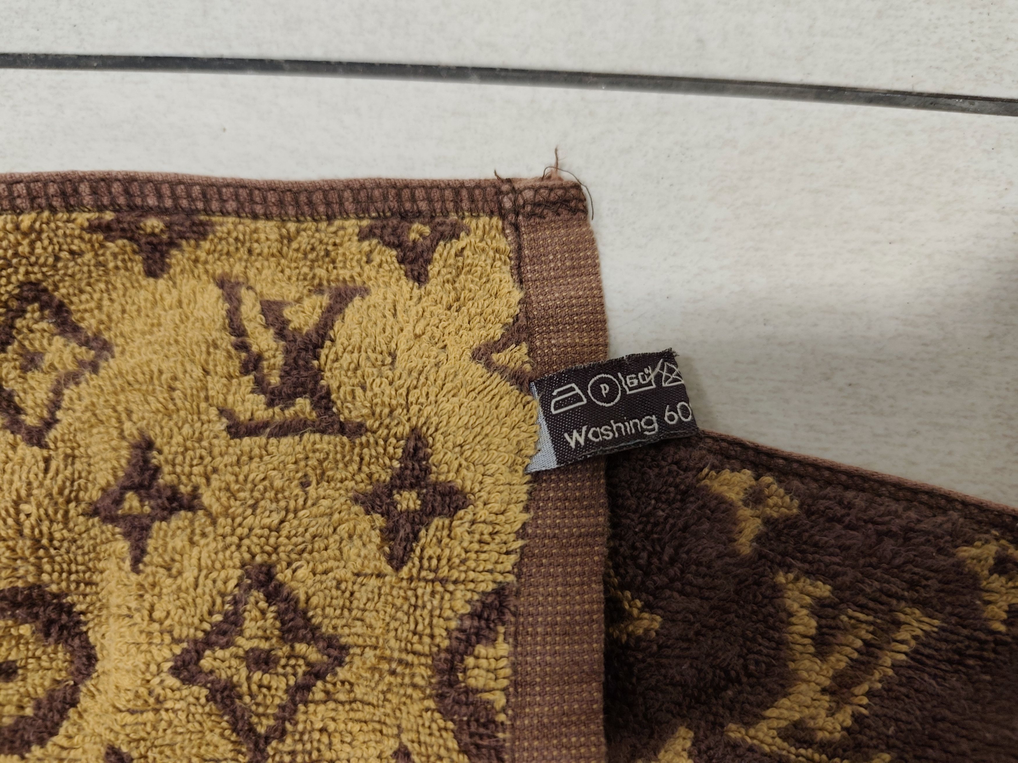 Louis Vuitton Louis Vuitton Monogram Towel Size ONE SIZE - 4 Thumbnail