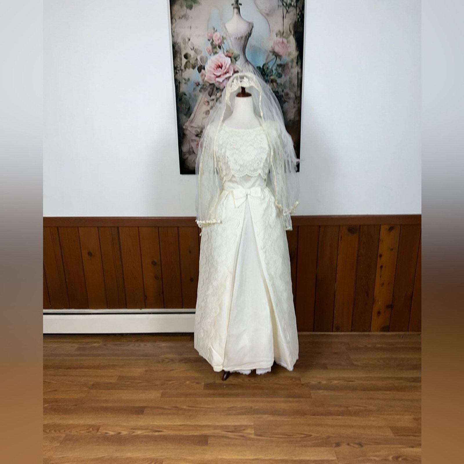 Vintage Beautiful Vintage 1950s Lace Wedding Gown & Veil! Size M / US 6-8 / IT 42-44 - 2 Thumbnail