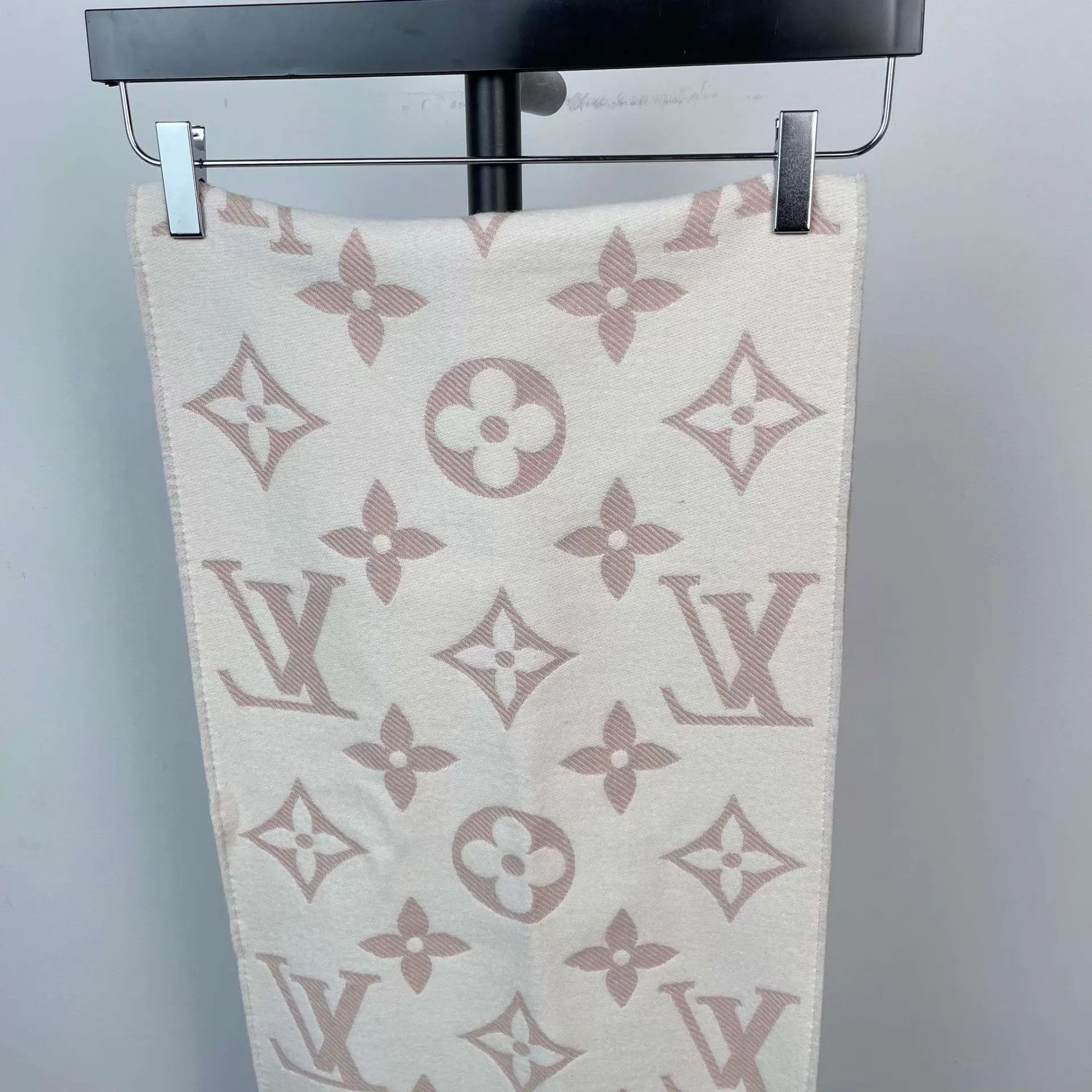 Louis Vuitton LV double-faced cashmere scarf pink Size ONE SIZE - 6 Thumbnail