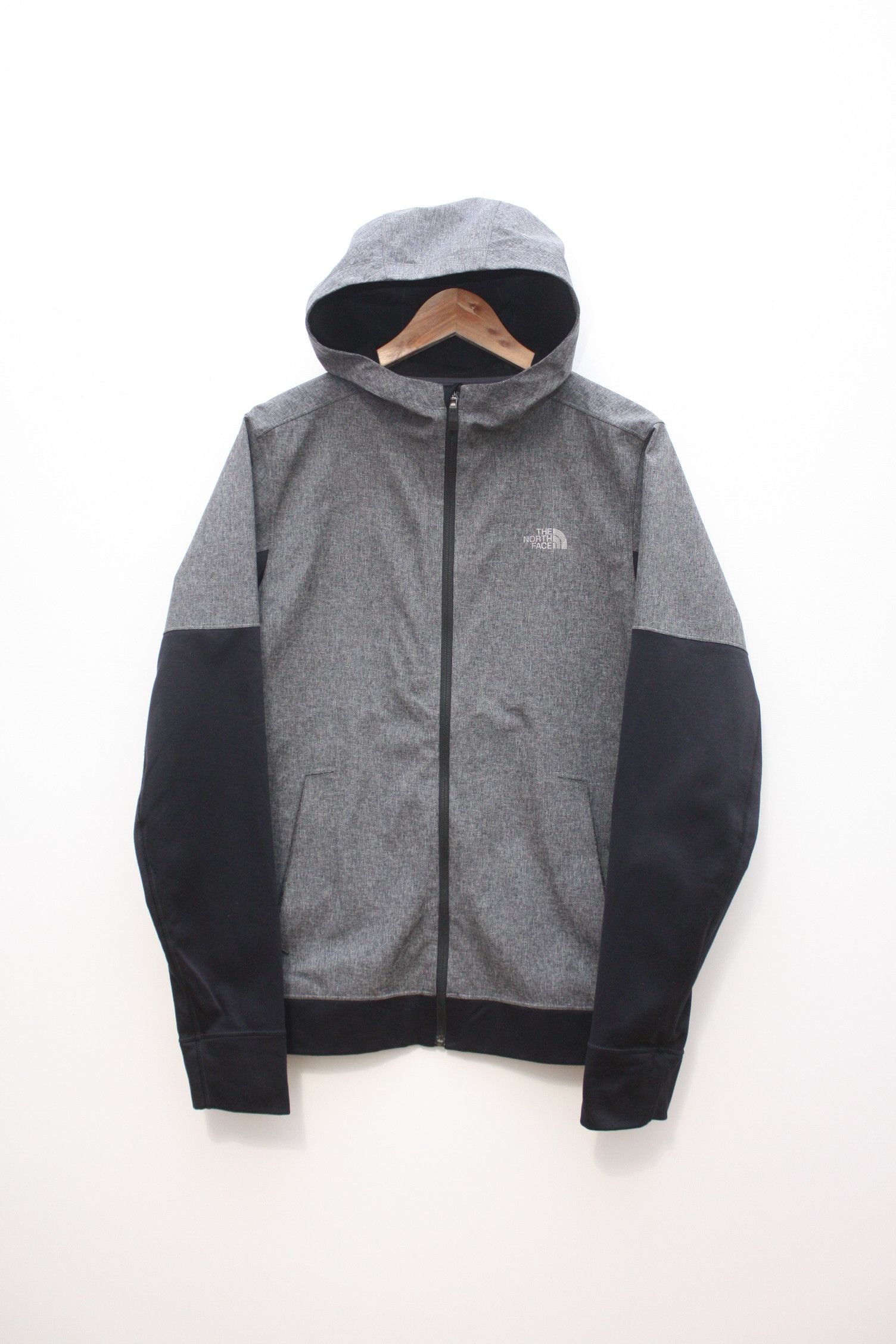 The North Face The North Face Gray Lightweight Windbreaker Men's S Size US S / EU 44-46 / 1 - 1 Thumbnail