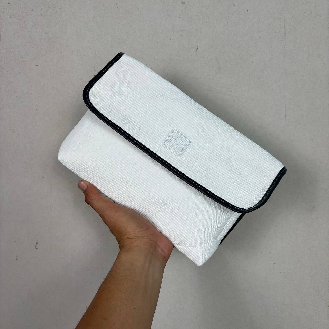 Givenchy Pochette Givenchy White Clutch Bag Size ONE SIZE - 3 Thumbnail