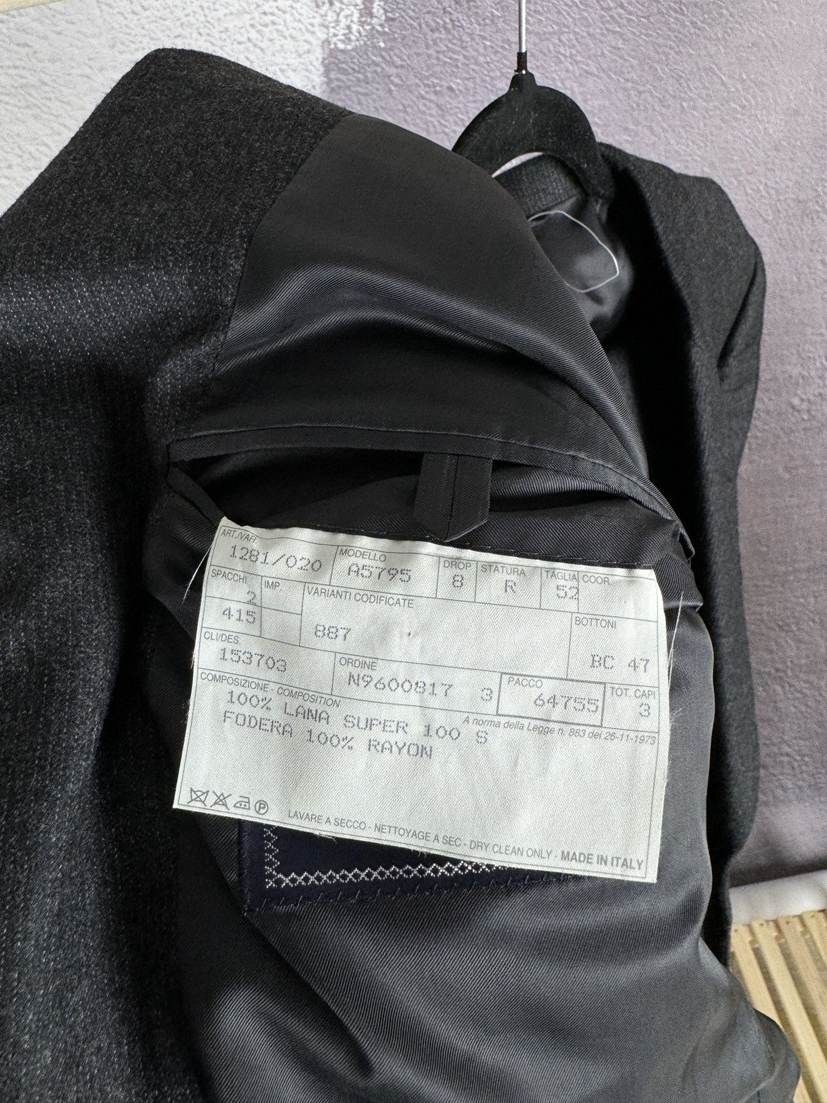 Burberry Burberry’s grey striped 2 pcs pure 110s wool suit 3 button Size 42R - 14 Thumbnail