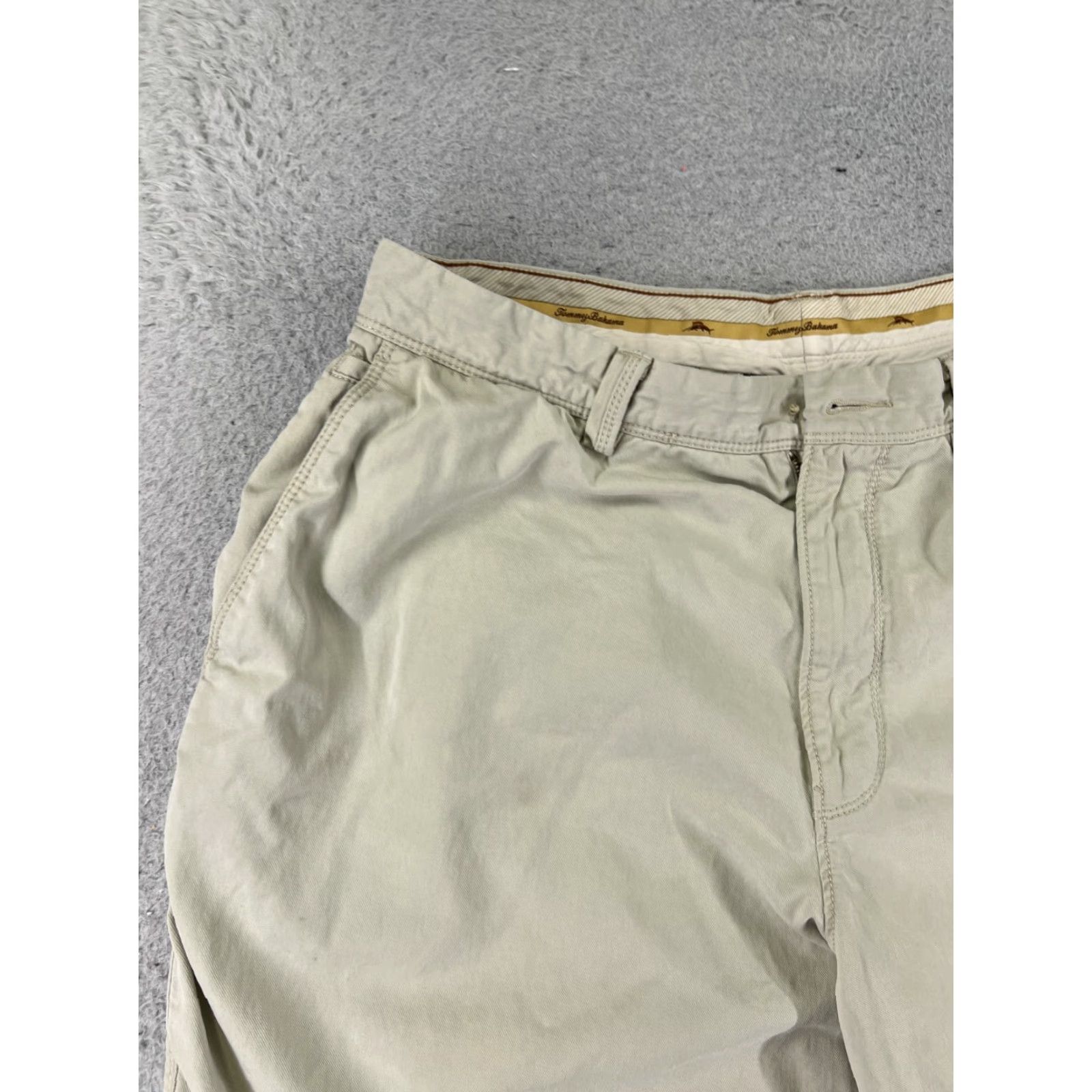 Tommy Bahama VINTAGE Tommy Bahama Shorts Mens Chino Cargo Pocket 34 Beige Cotton Blend Flat Front 34x9 Beach Aloha Mens Size US 34 / EU 50 - 4 Thumbnail