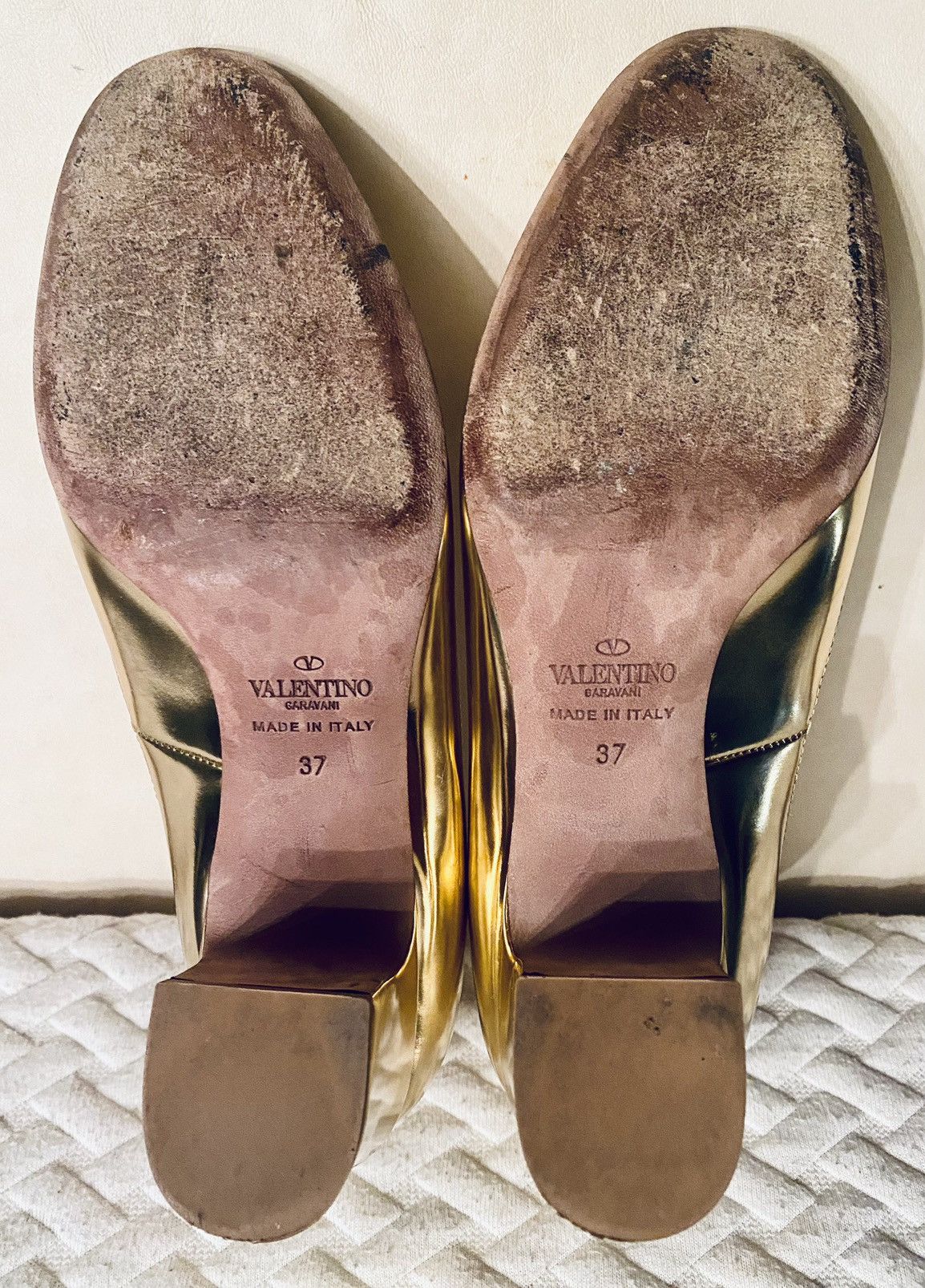 Valentino VALENTINO GARAVANI 🇮🇹 Tan-go Metallic Gold Leather Pumps 37 Size US 7 / IT 37 - 12 Thumbnail