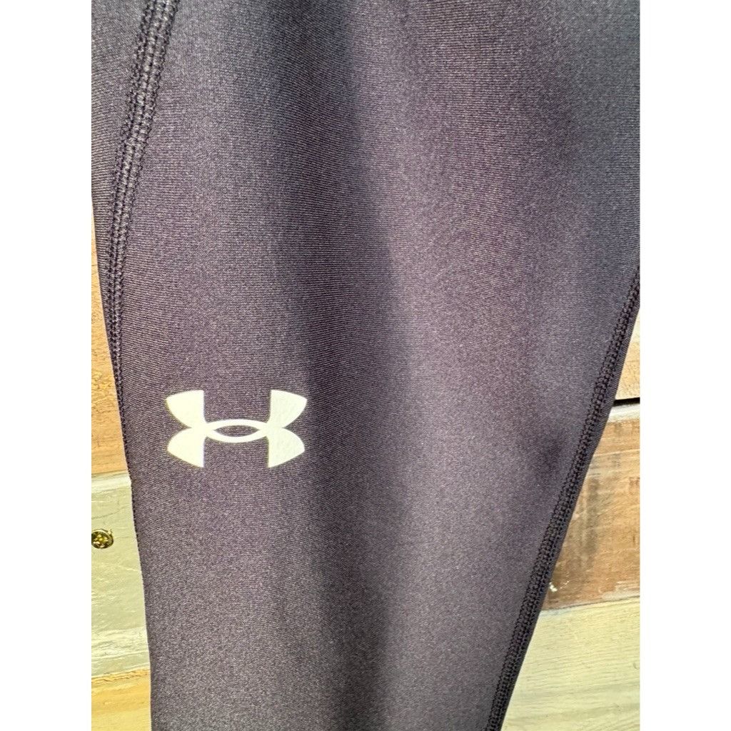 Under Armour Girl's UNDER ARMOUR Logo Black Capri Leggings LARGE Gently U Size 22" - 2 Thumbnail