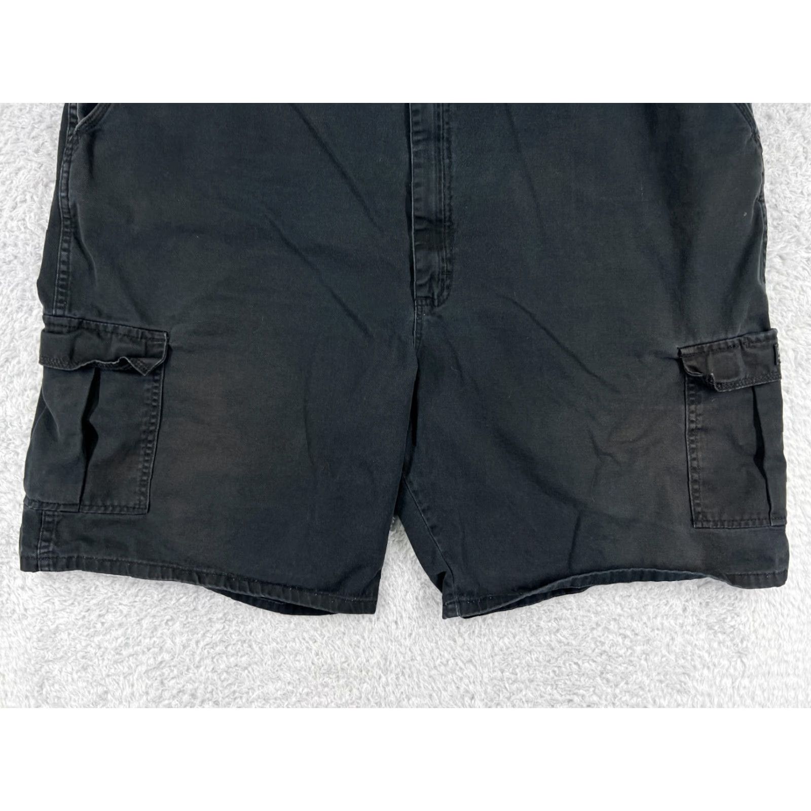 Wrangler Wrangler Shorts Mens 46 Black 100% Cotton Blend Cargo Hiking Camping Fishing Cargo Pocket inches inseam 9 in Regular Cotton Wrangler Men Black 46 Size US 30 / EU 46 - 4 Thumbnail
