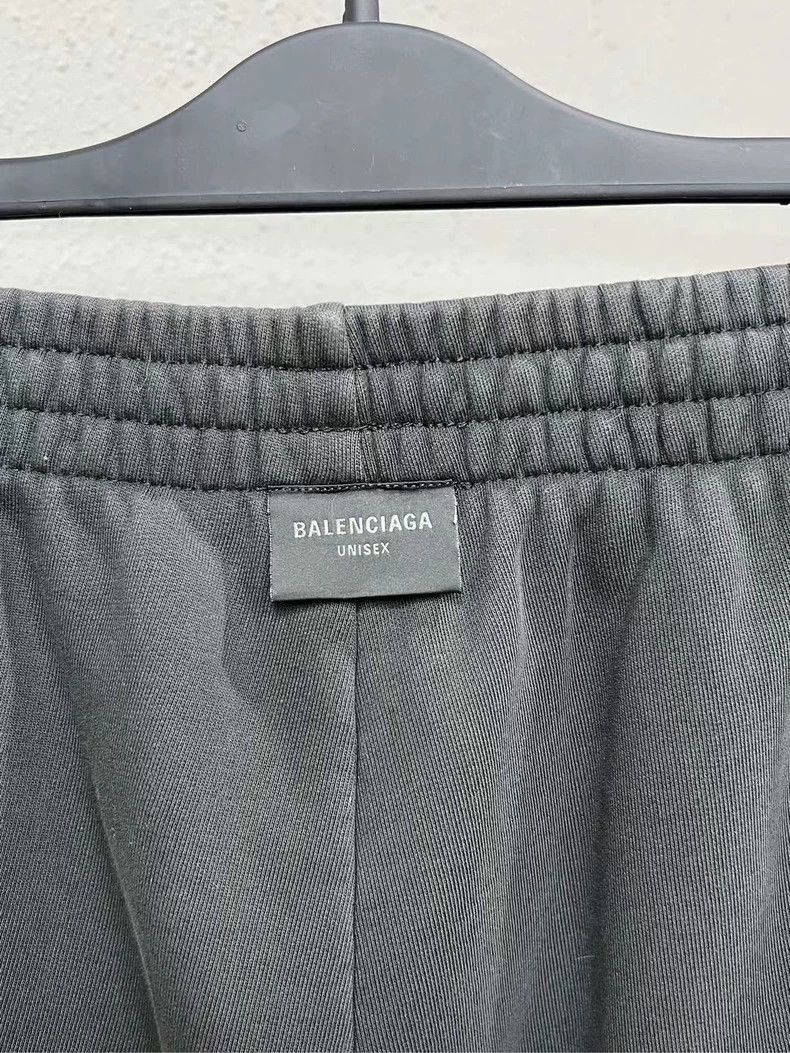 Other Balenciaga size XS Embroidered logo reverse sweatpants Size US 27 - 4 Thumbnail