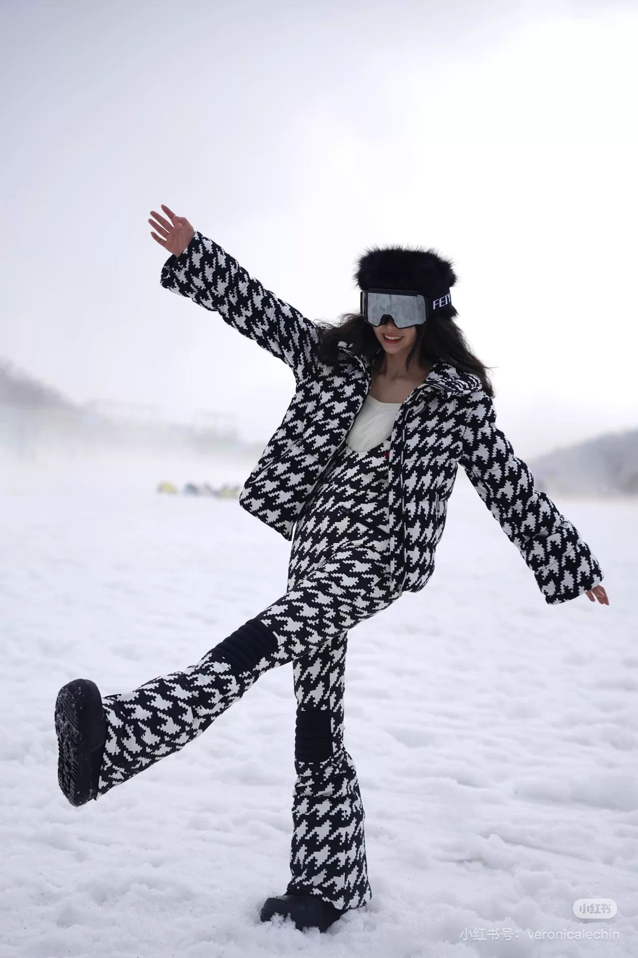 Perfect Moment Perfect Moment B&W Houndstooth Suspender Ski Pants Size S Size 26" / US 2 / IT 38 - 4 Thumbnail