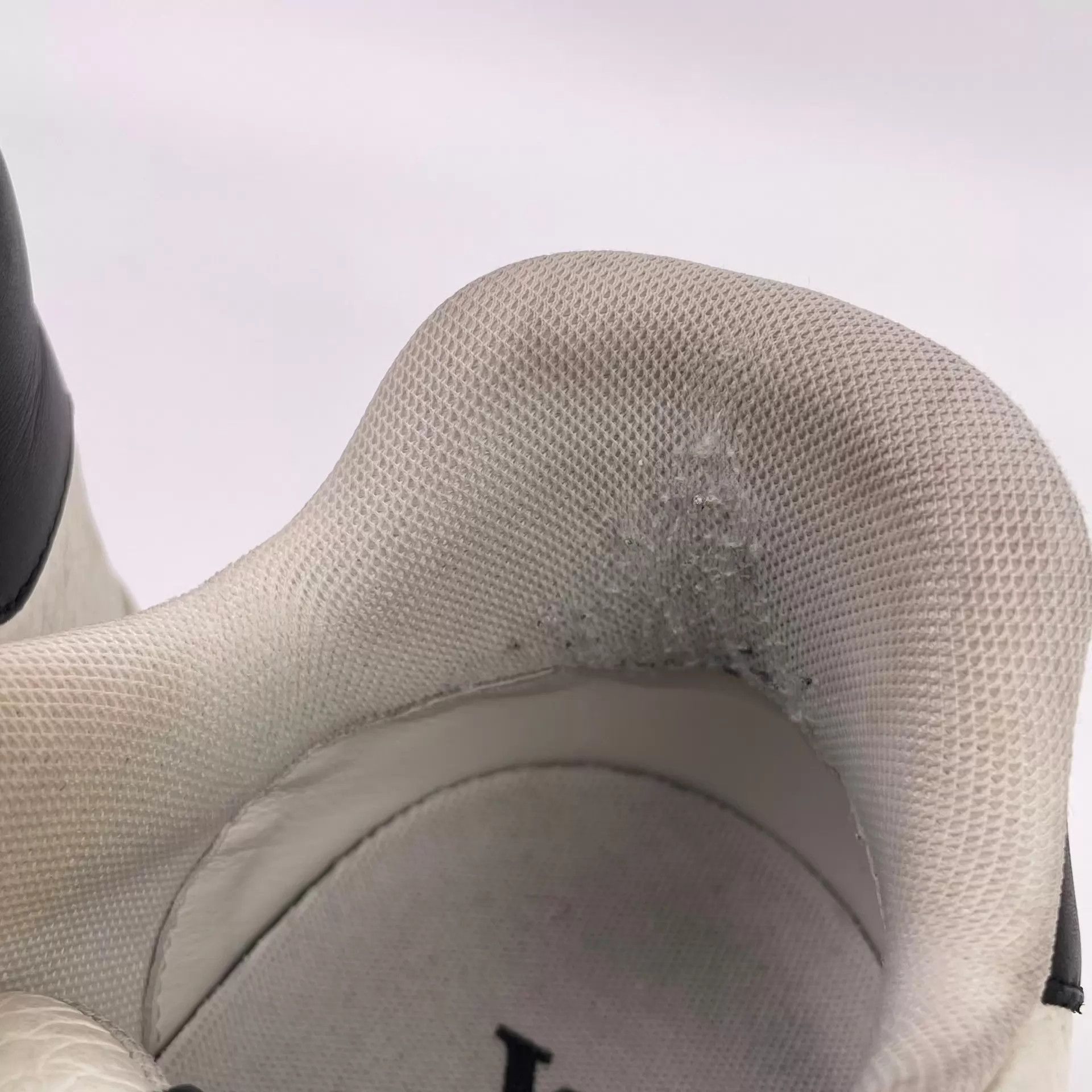 Louis Vuitton LV black & white spotted sneaker UK6.5 Size US 7.5 / EU 40-41 - 5 Thumbnail